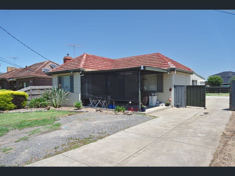 5 McArthur Avenue, St Albans VIC 3021, St Albans - Image 1