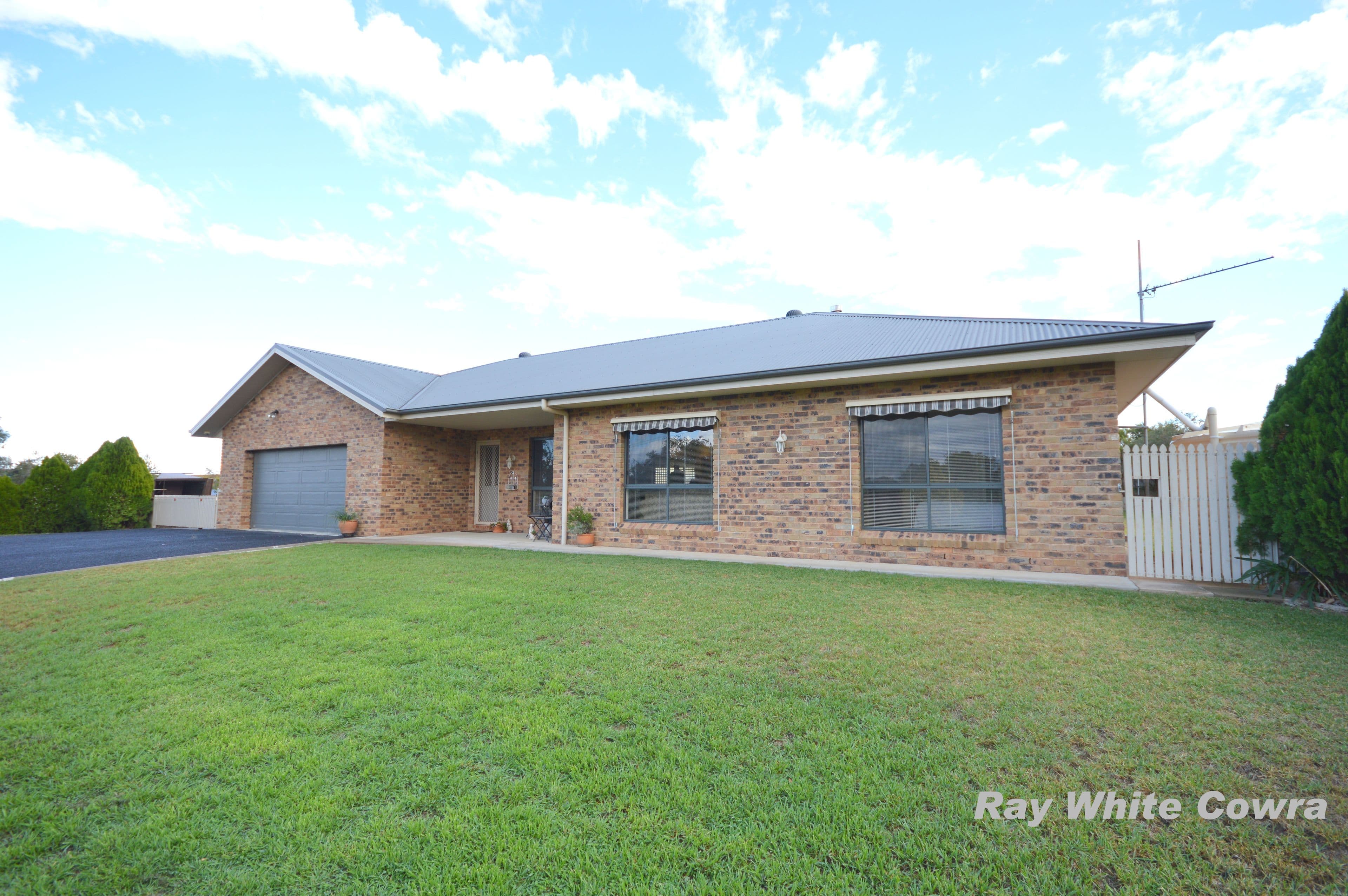 50 Dawson Drive, Cowra - Image 1