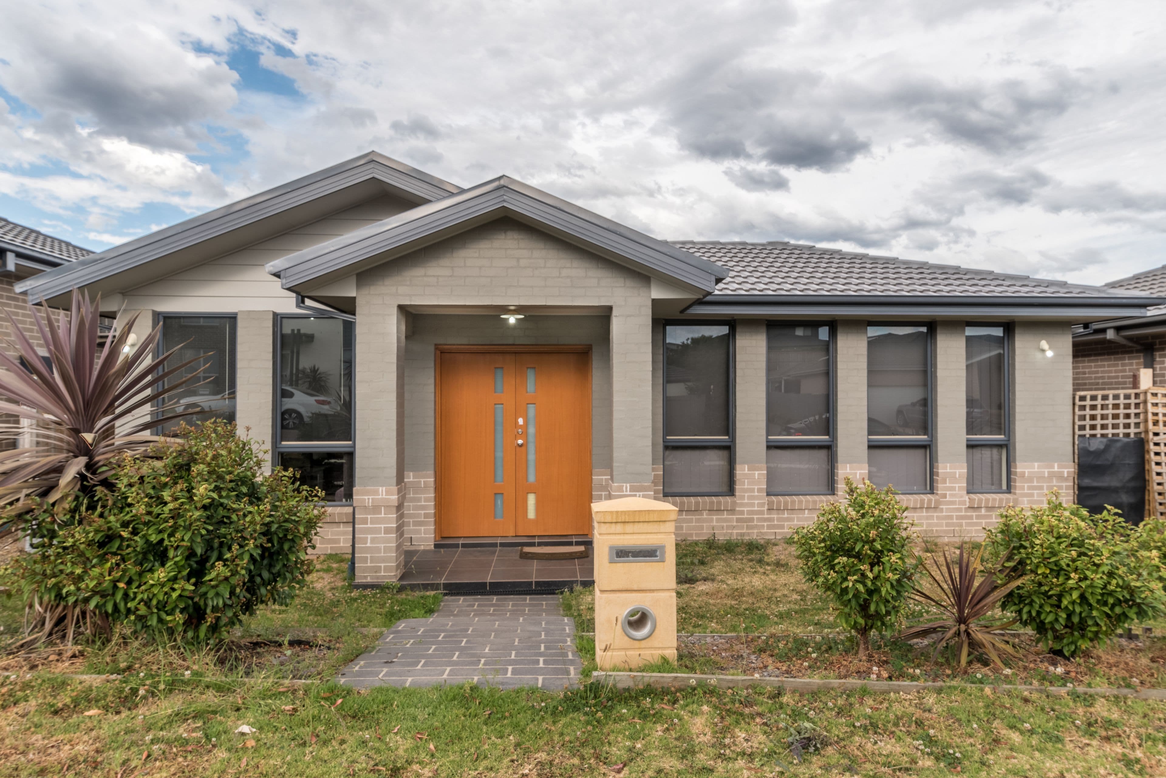 15 Mcintyre Circuit, Middleton Grange - Image 1