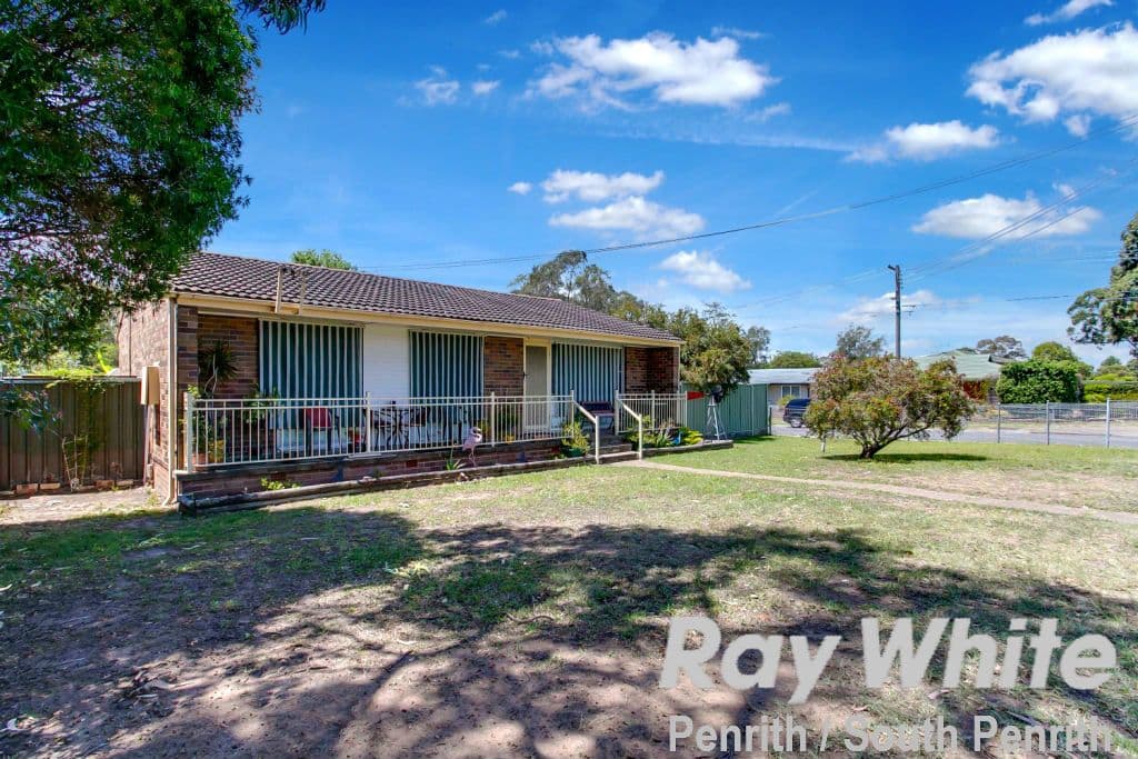 318 Luxford Road, Lethbridge Park - Image 1