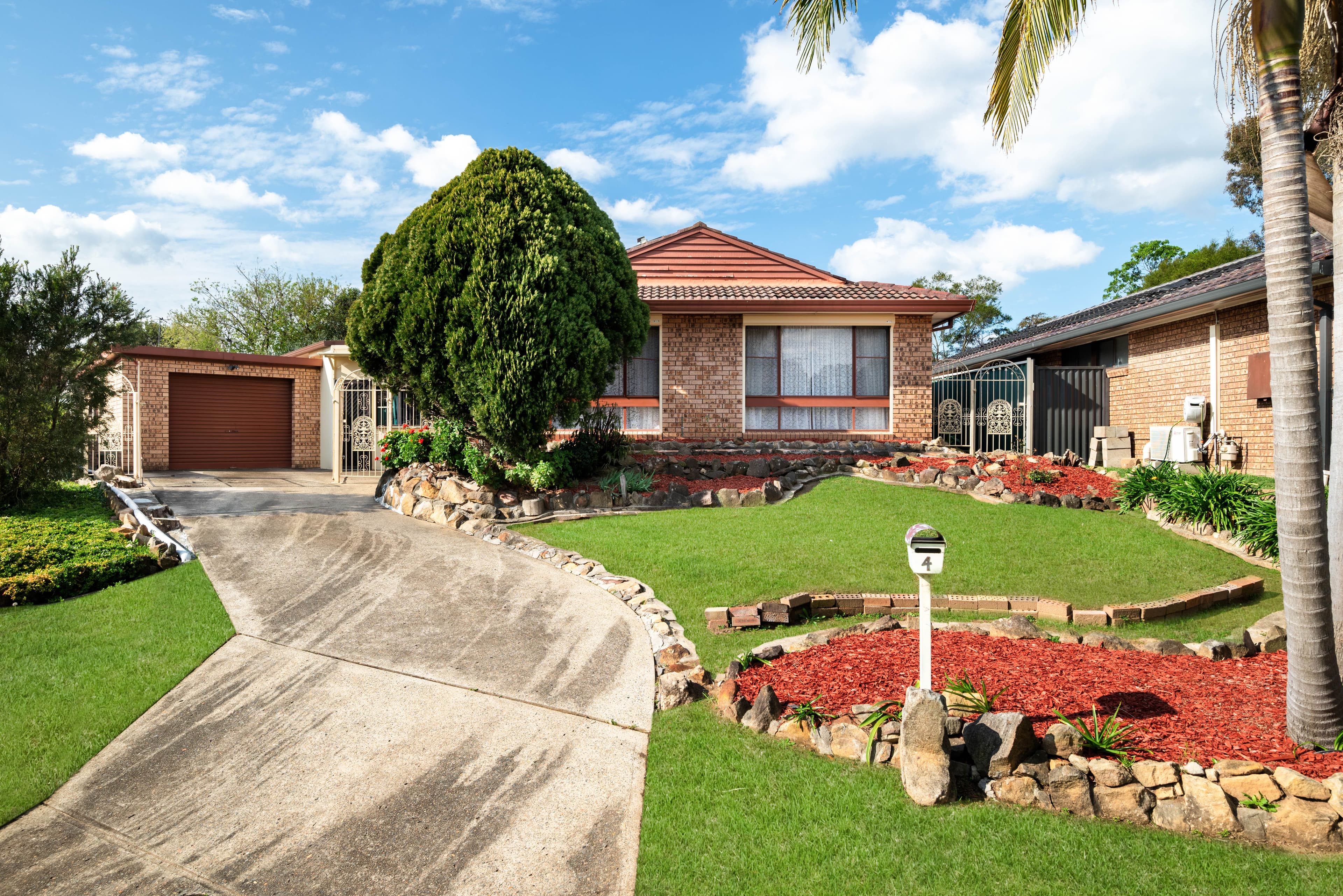 4 Page Close, Minto NSW 2566, Minto - Image 1