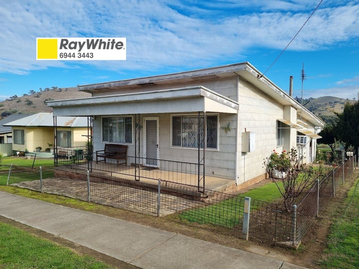 62 West Street, Gundagai NSW 2722, Gundagai - Image 1