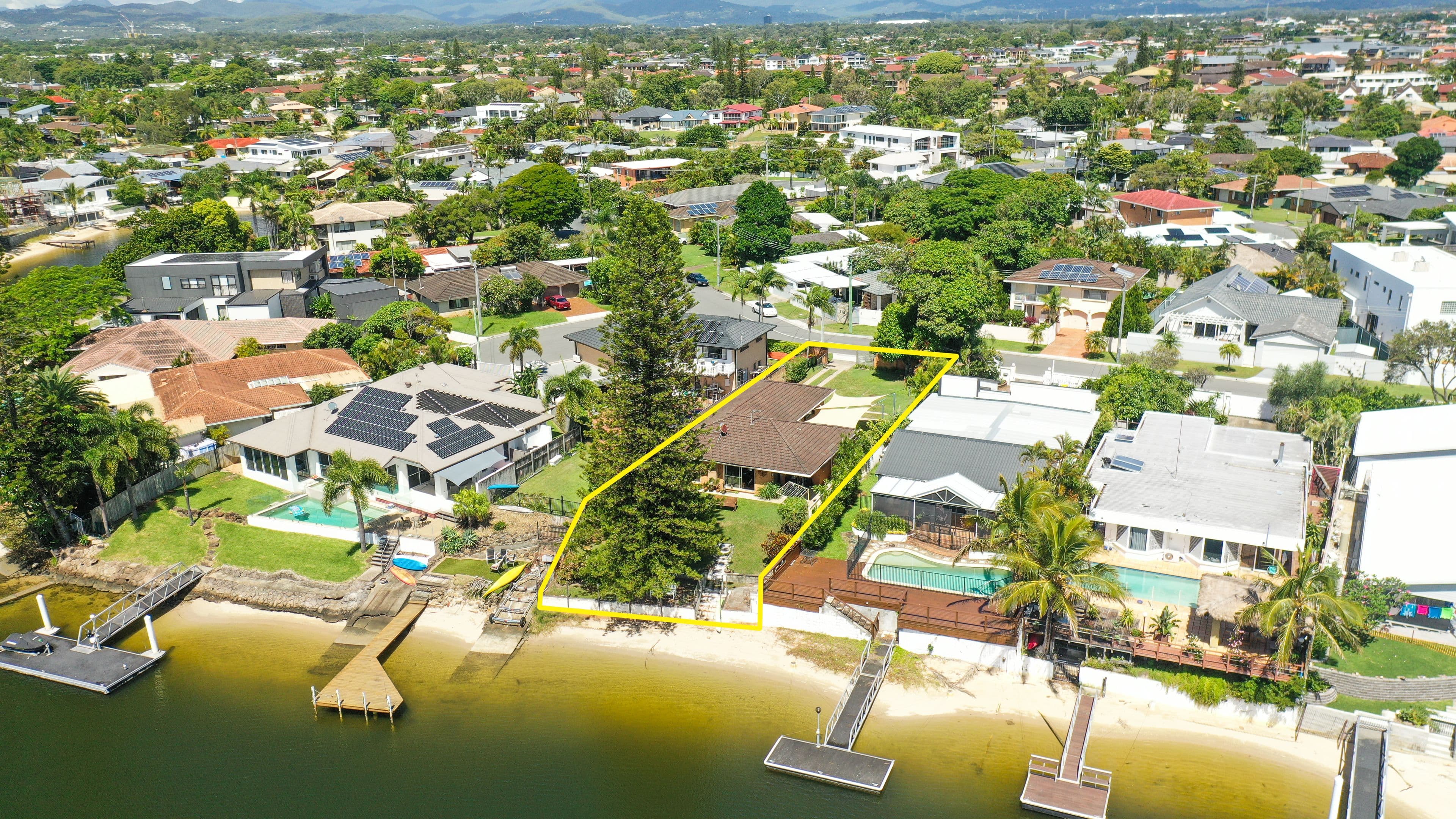 25 Vatakoula Parade, Mermaid Waters QLD 4218, Mermaid Waters - Image 1