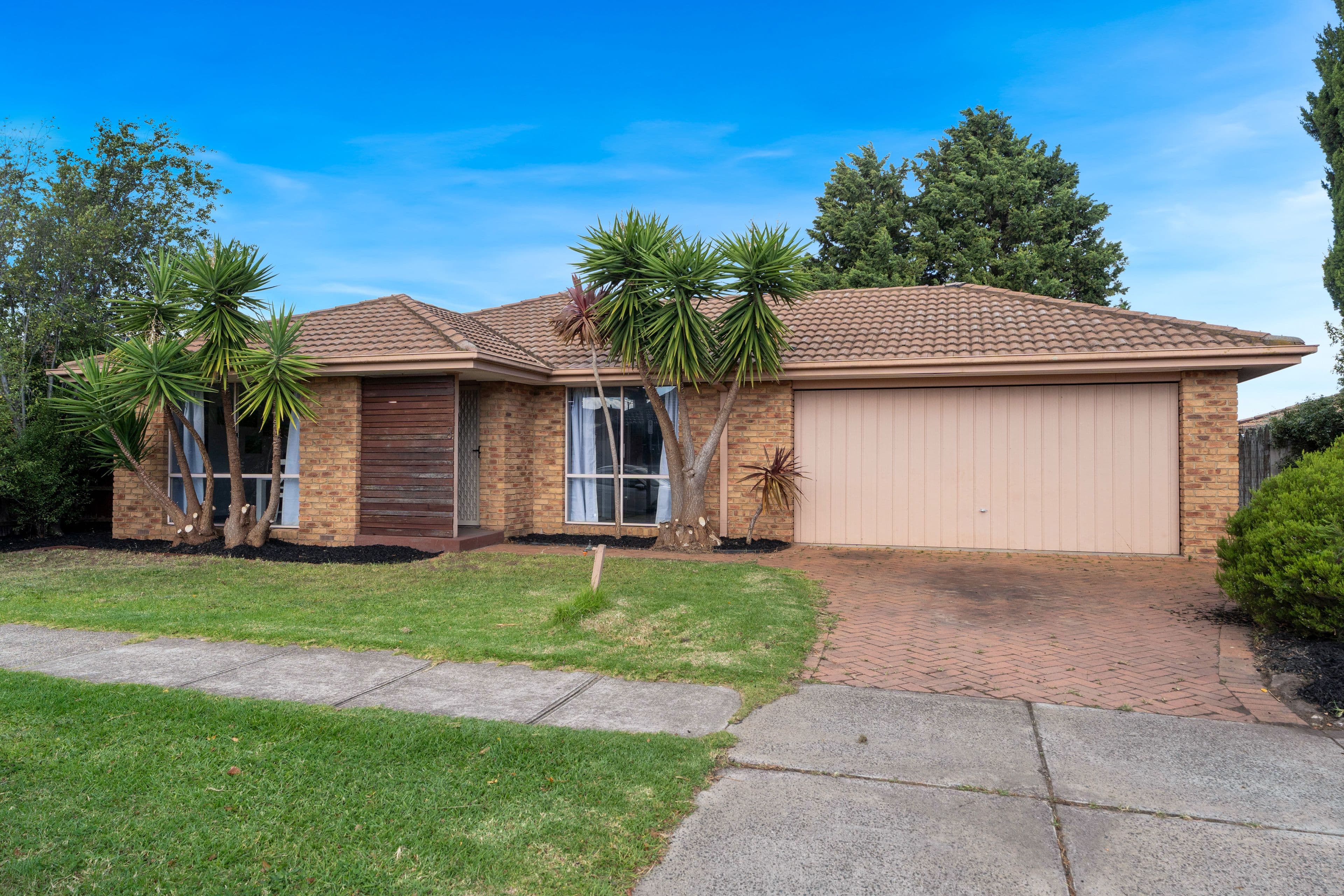 8 Leigh Court, Craigieburn VIC 3064, Craigieburn - Image 1