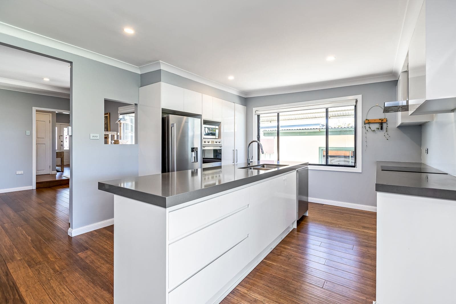 10 York Crescent, Belmont North - Image 1