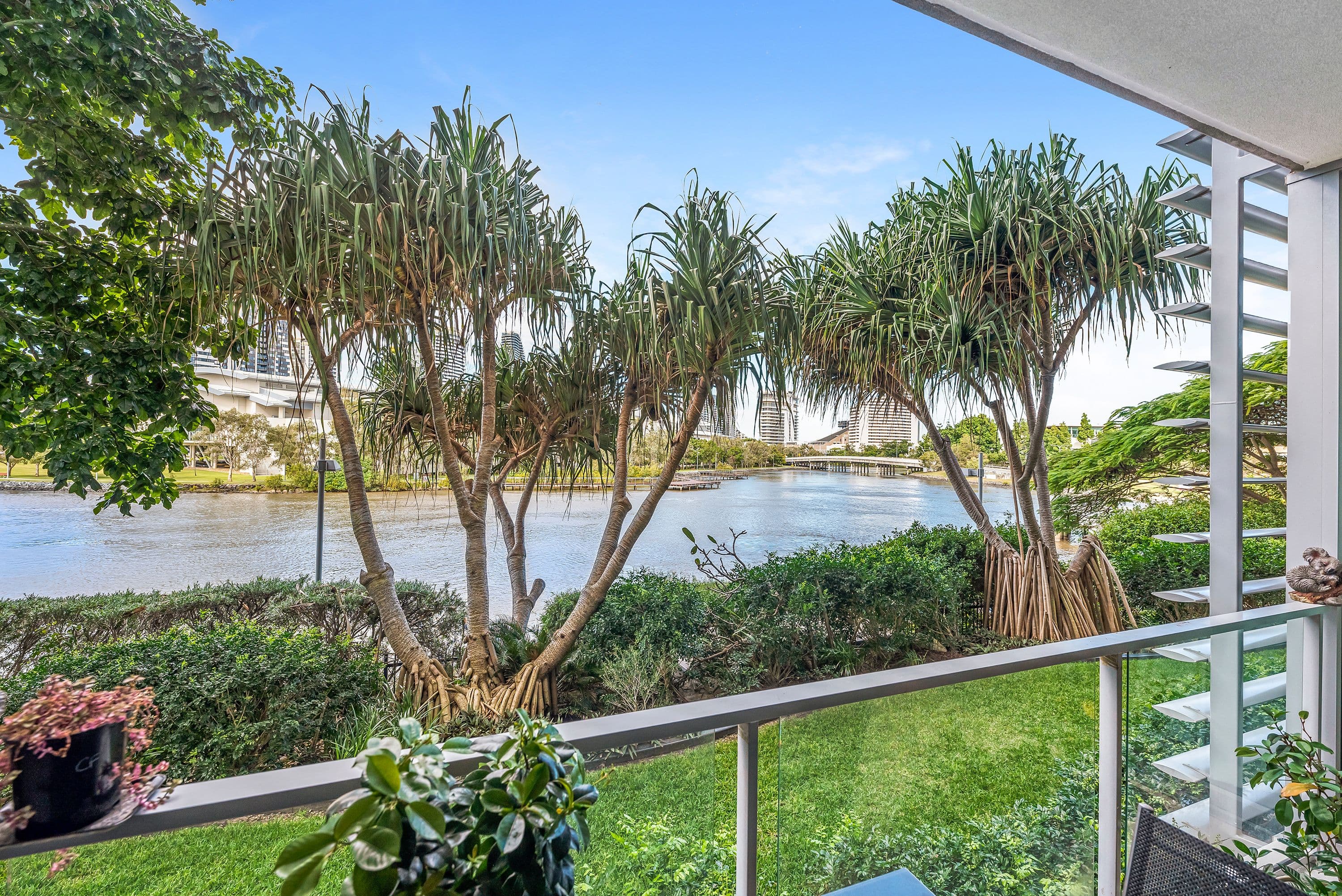 1009 'Freshwater Point' 33 T E Peters Drive, Broadbeach Waters QLD 4218, Broadbeach Waters - Image 1