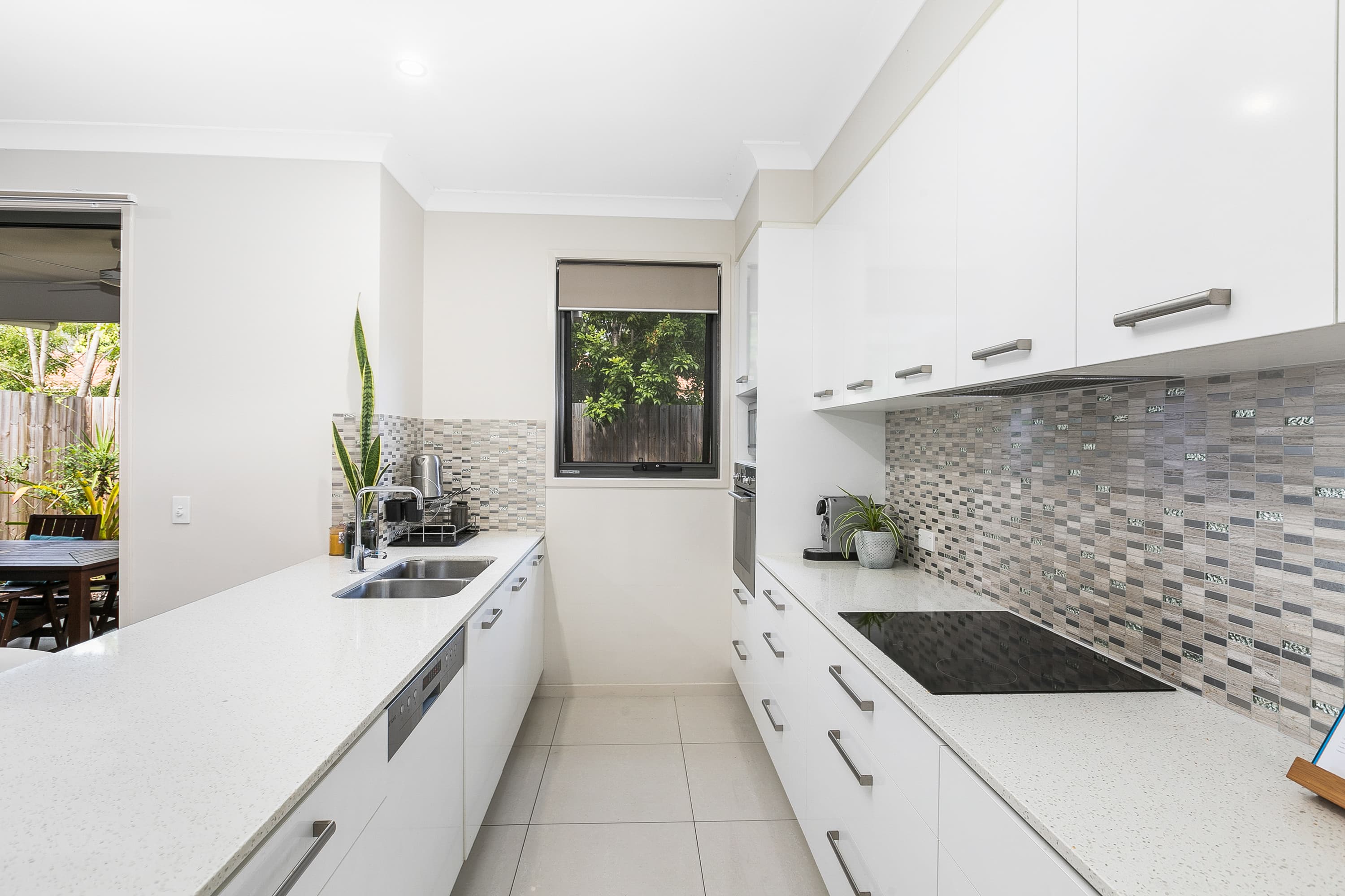 5/10-12 Bainbridge Street, Ormiston, Ormiston - Image 1