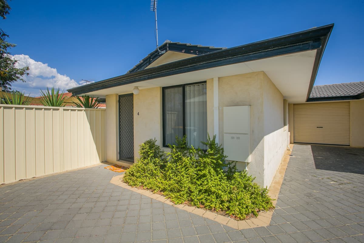 4/12 Mathoura Street, Midland, WA, Midland - Image 1