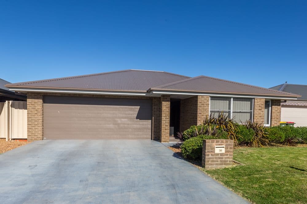 38 Emerald Street, Orange - Image 1