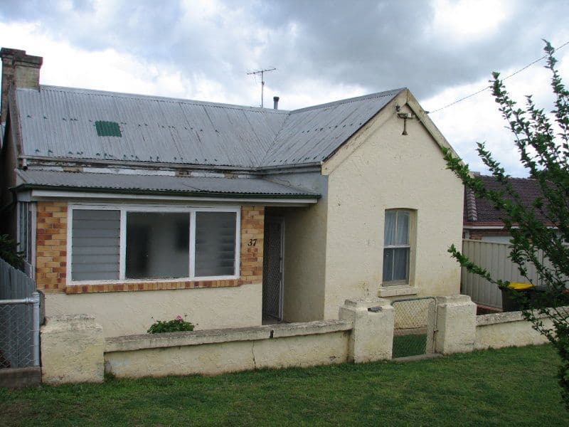 37 Carthage Street, TAMWORTH NSW 2340, North Tamworth - Image 1