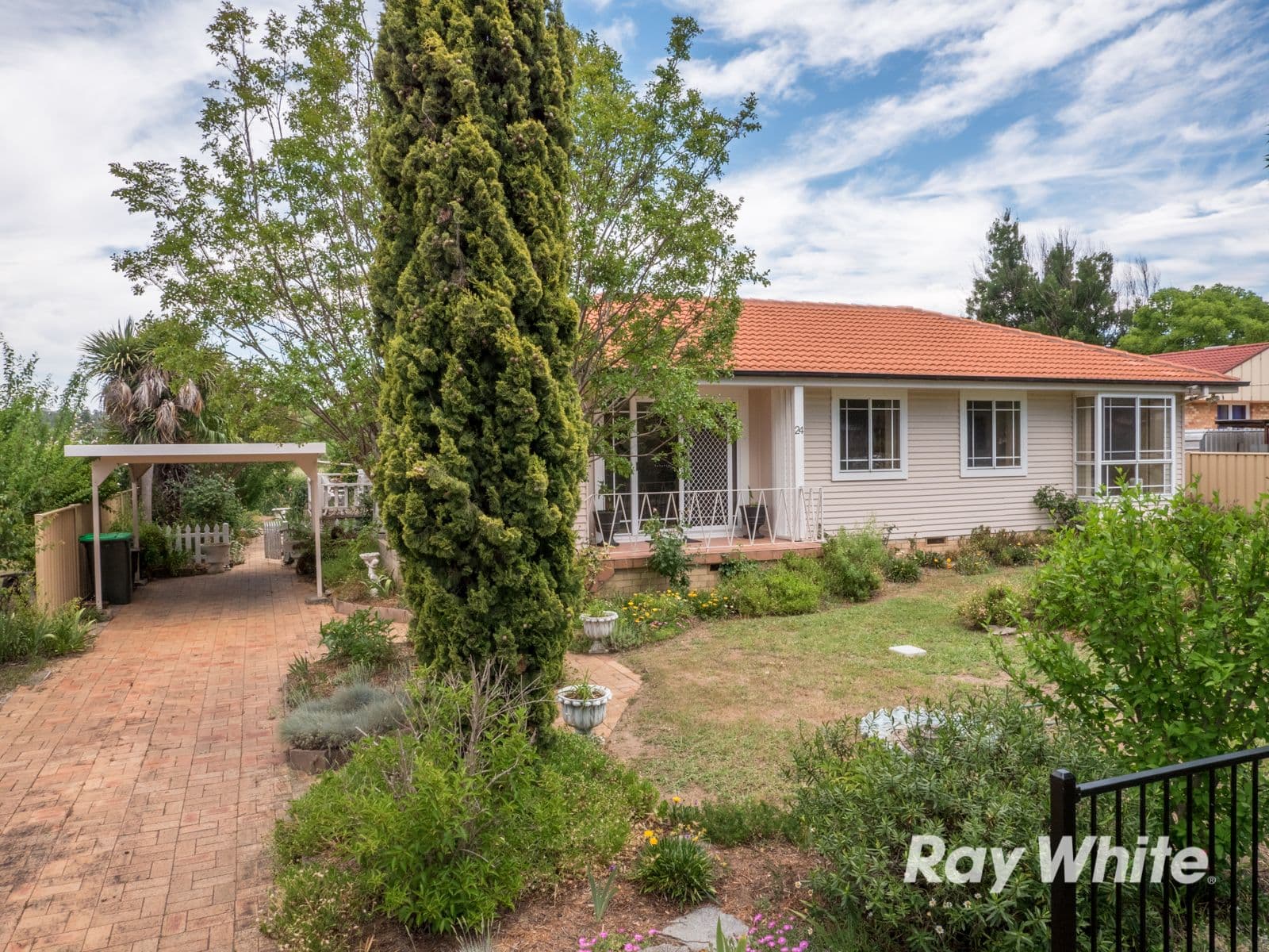 24 Mcbean Avenue, Armidale - Image 1