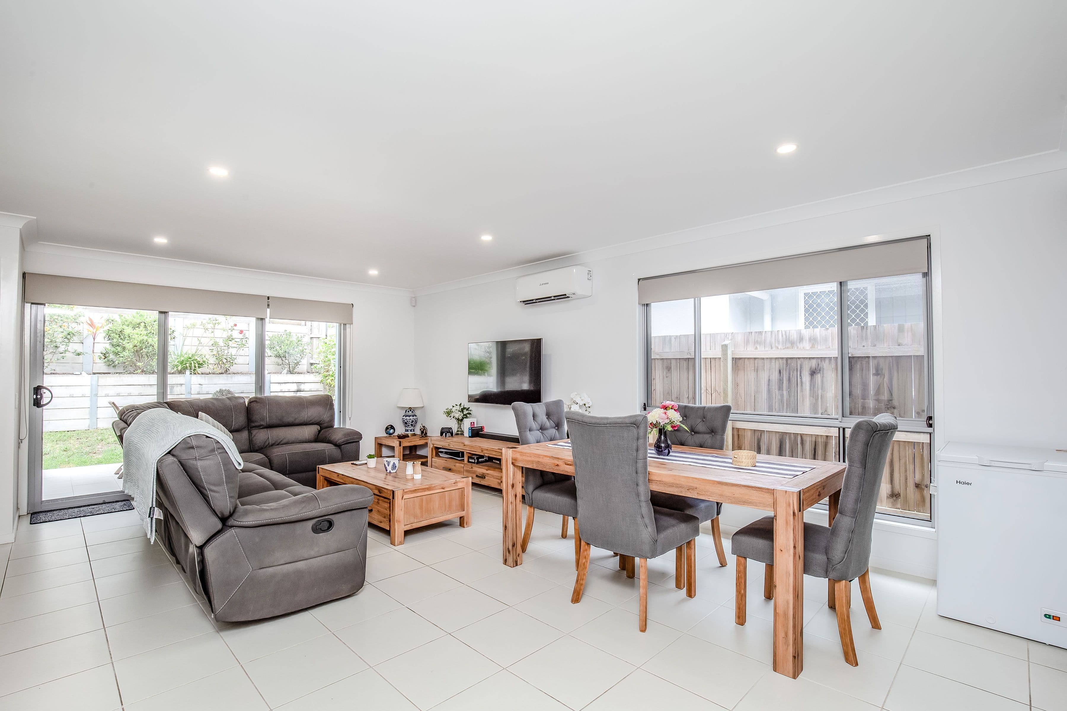 207 Tallagandra Road, Holmview QLD 4207, Holmview - Image 1