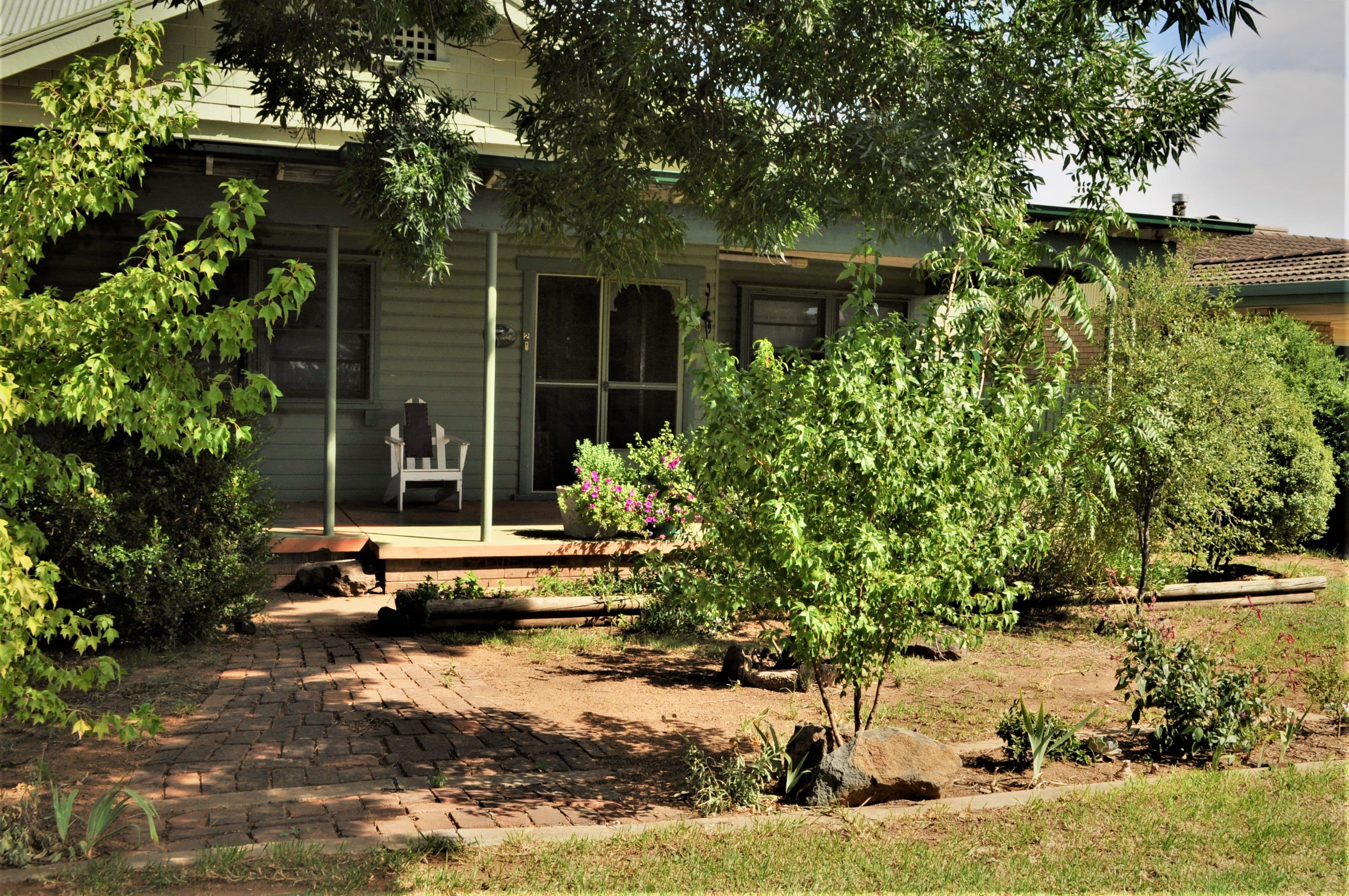 2 Mckenna Avenue, Cootamundra - Image 1