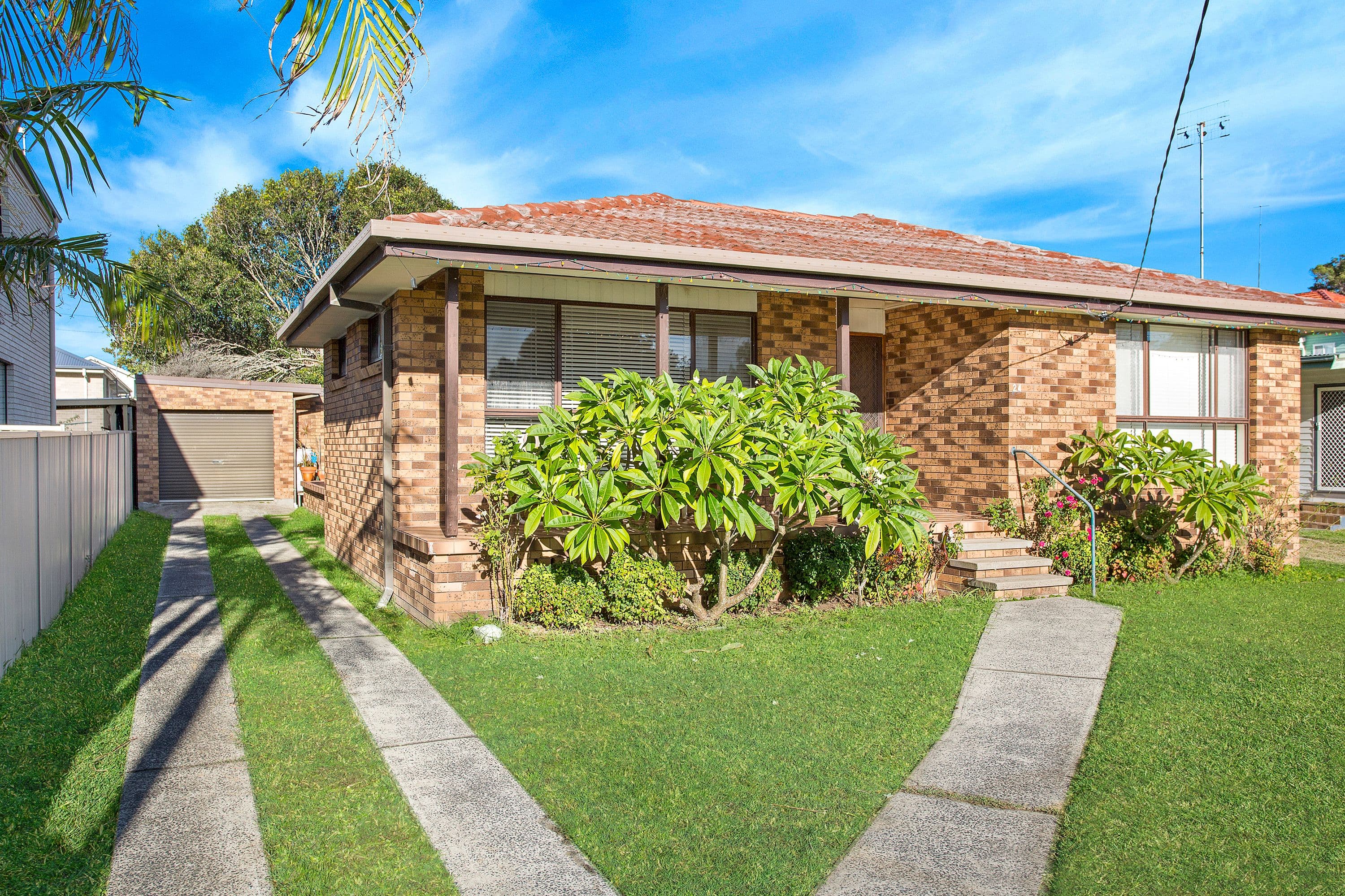 24 Lakeside Parade, The Entrance - Image 1