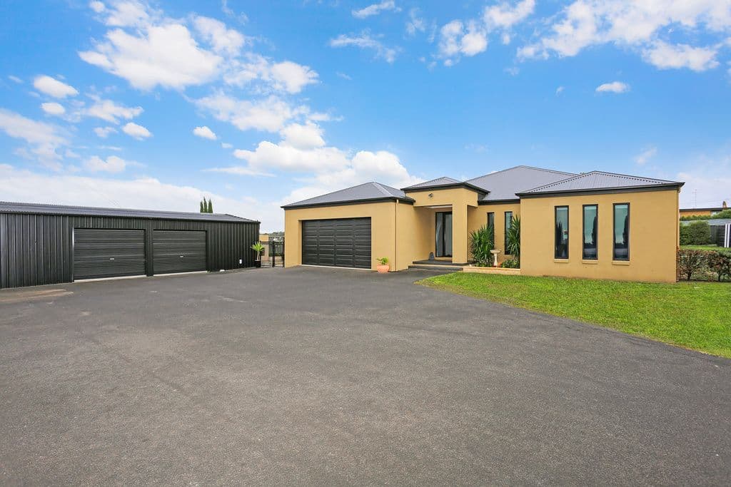 17 Kenny Street, Hamilton VIC 3300, Hamilton - Image 1