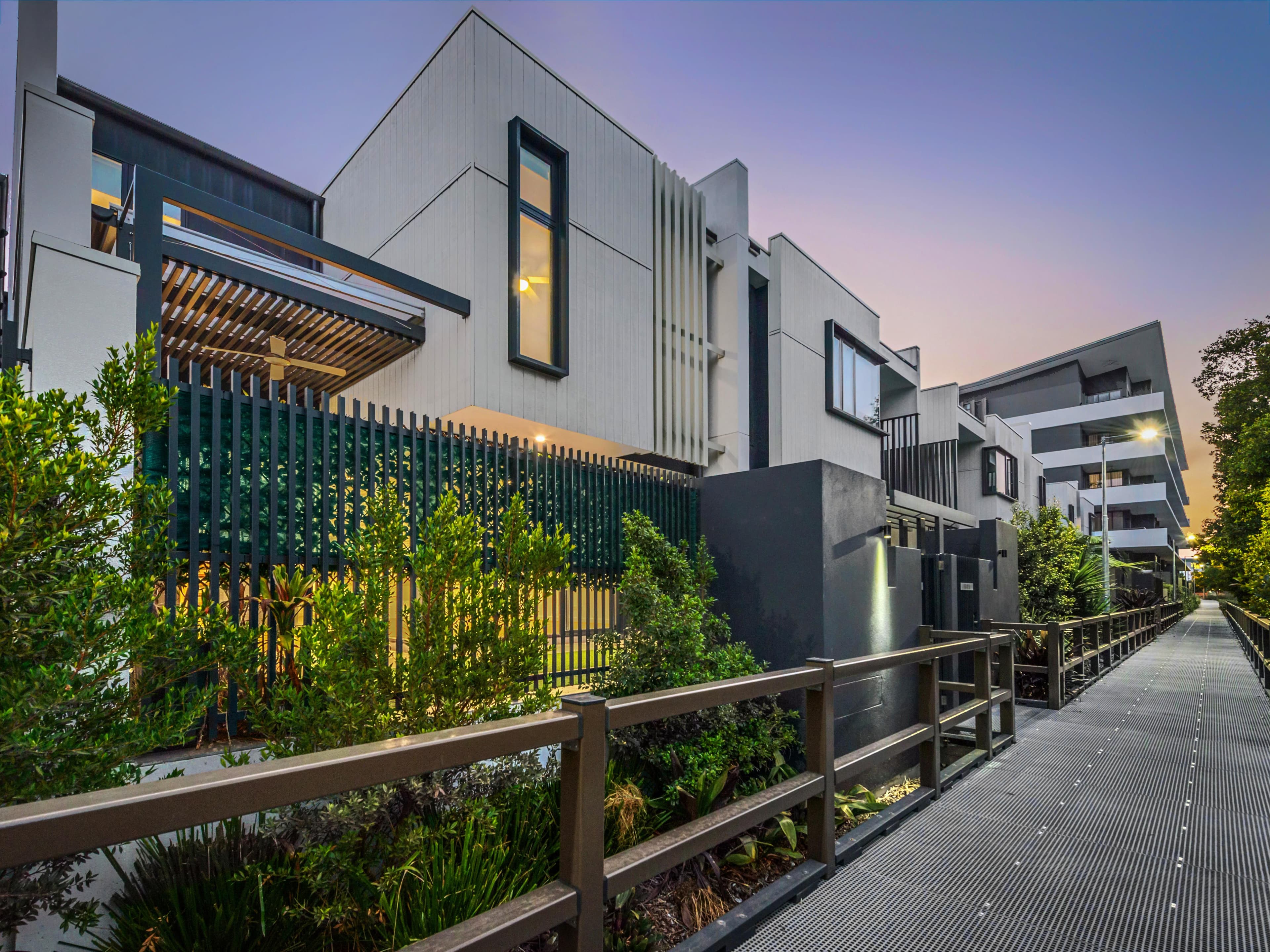 12 Parkside Circuit, Hamilton QLD 4007, Hamilton - Image 1