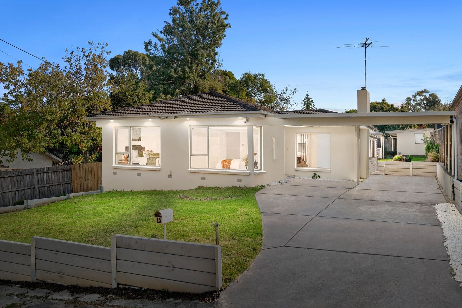 15 Curtis Avenue, Mount Waverley VIC 3149, Mount Waverley - Image 1
