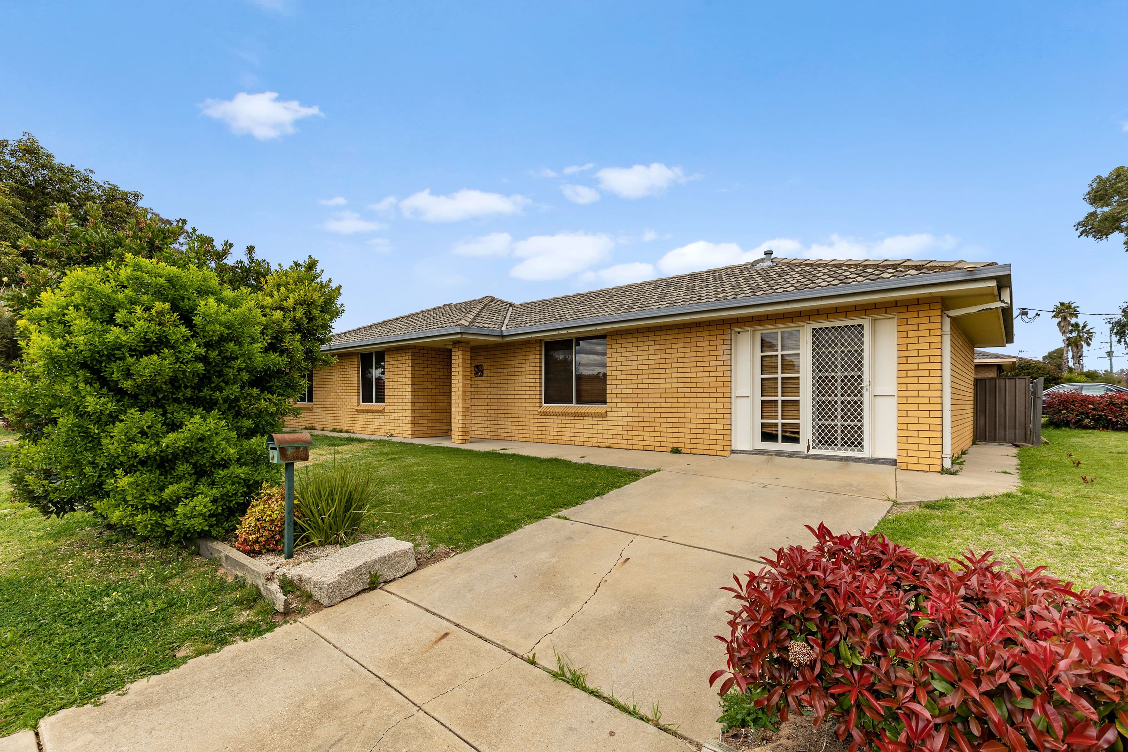 60 Elizabeth Avenue, FOREST HILL NSW 2651, Forest Hill - Image 1