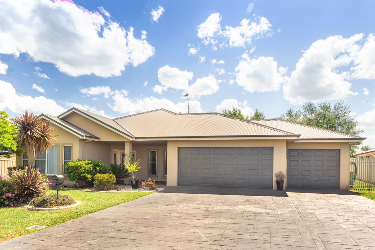 15 Jonathon Road, Orange - Image 1