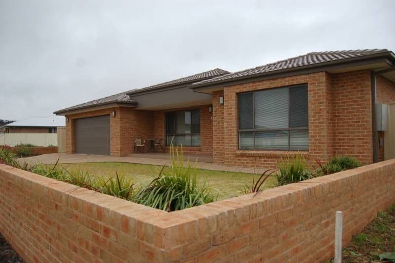 8 Gillmartin Drive, GRIFFITH NSW 2680, Griffith - Image 1