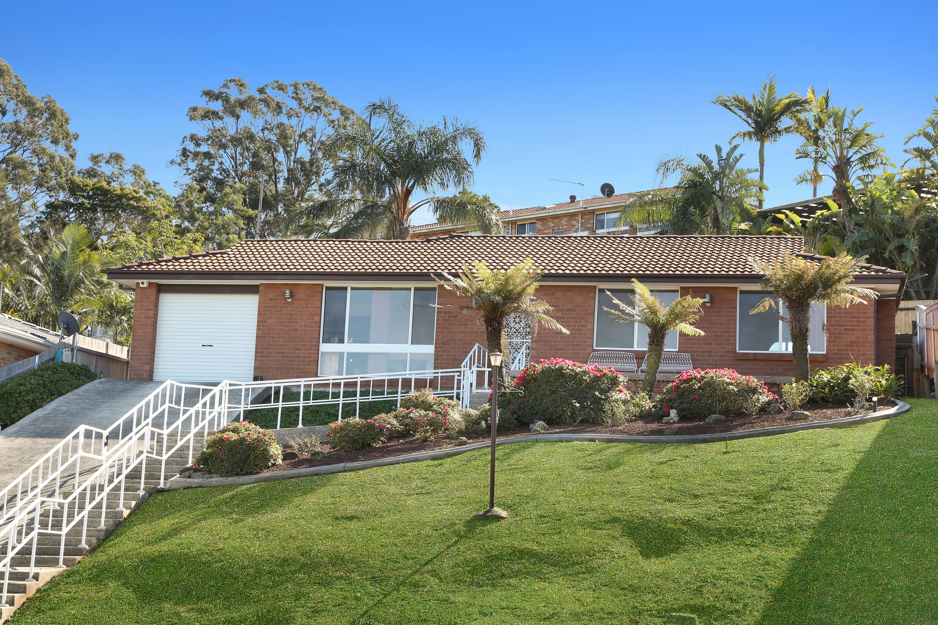 6 Noonga Place, Cordeaux Heights - Image 1