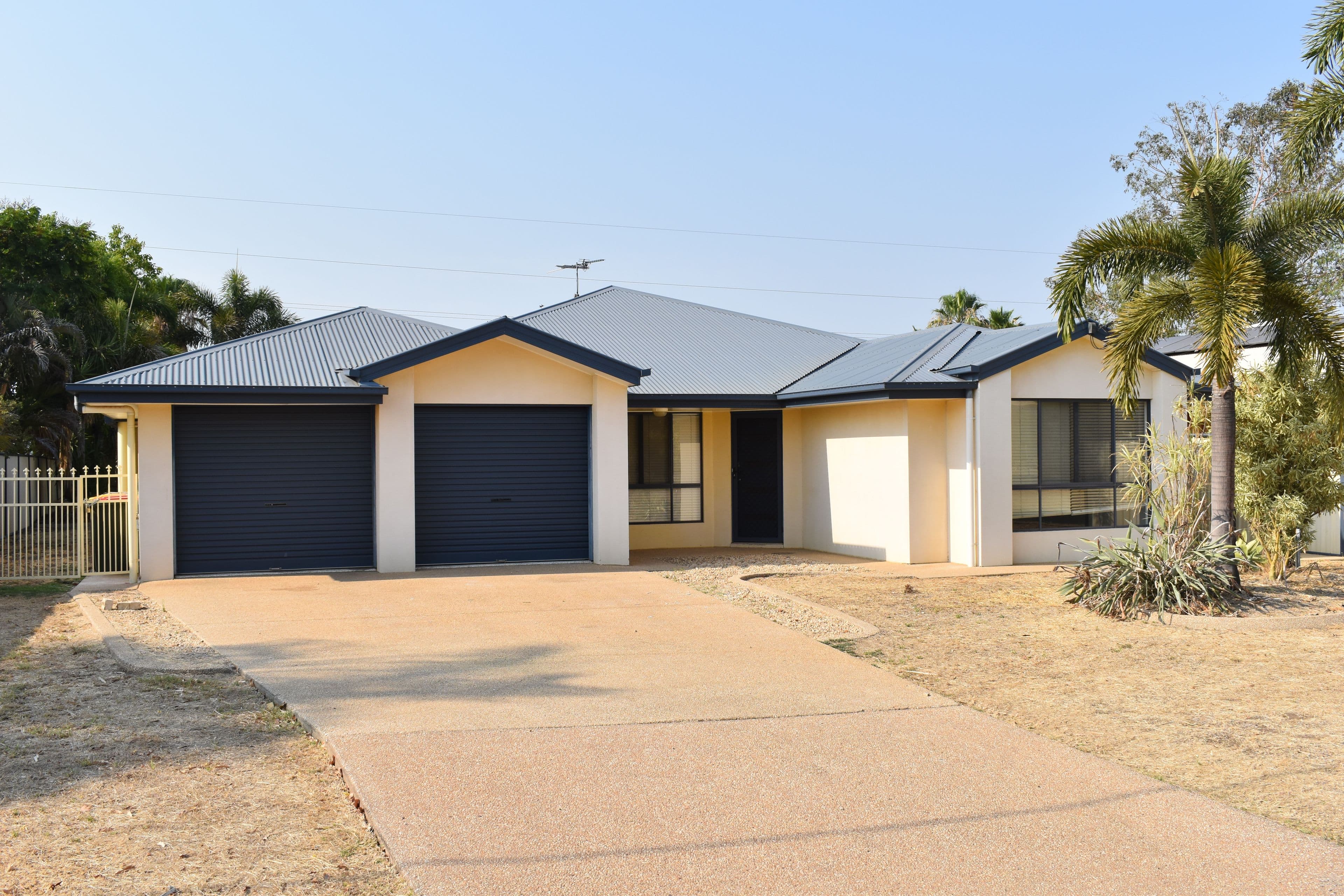 10 Cowan Crescent, Emerald QLD 4720, Emerald - Image 1