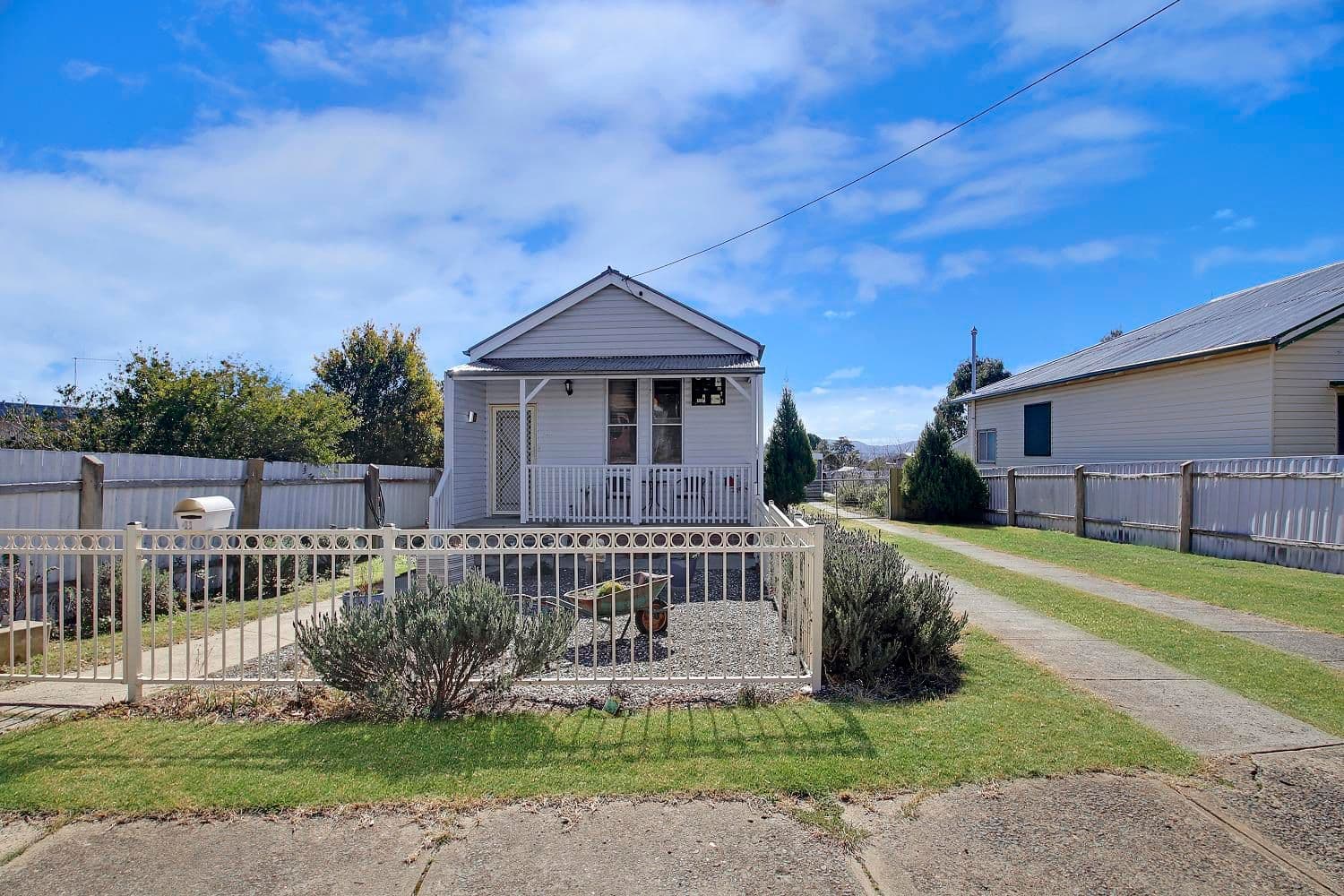 100 Lansdowne Street, Goulburn - Image 1