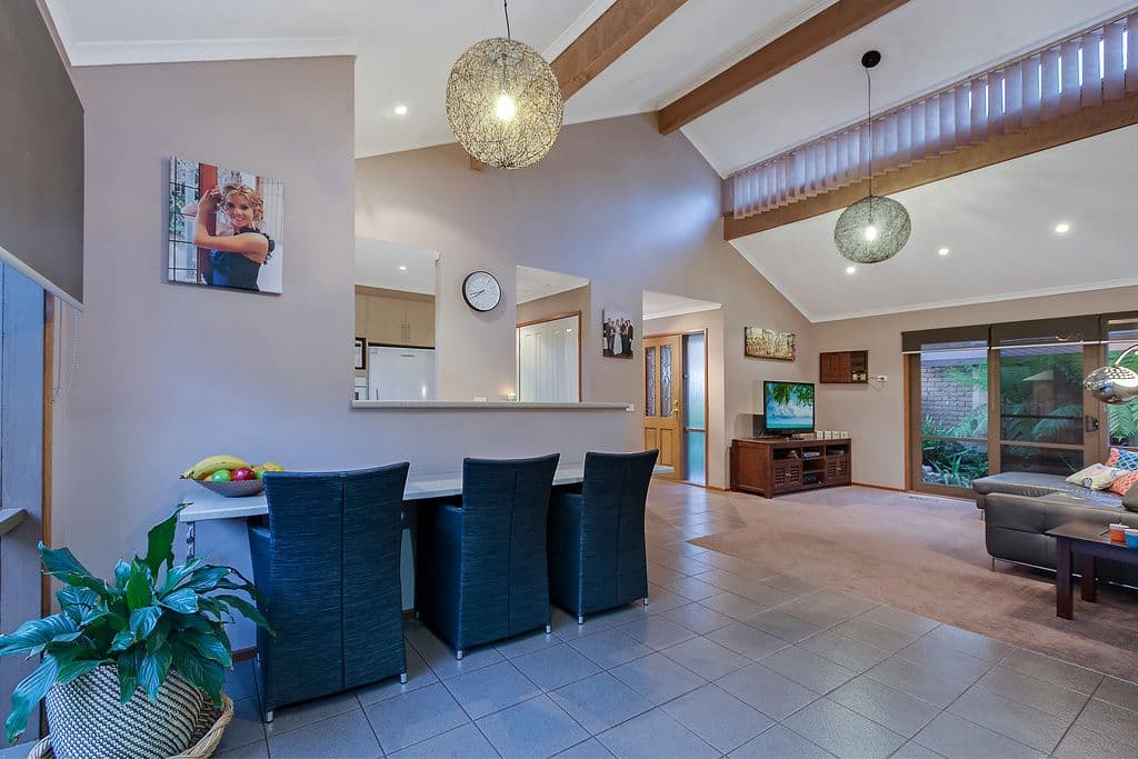15 Summit Court, SAINT HELENA VIC 3088, St Helena - Image 1