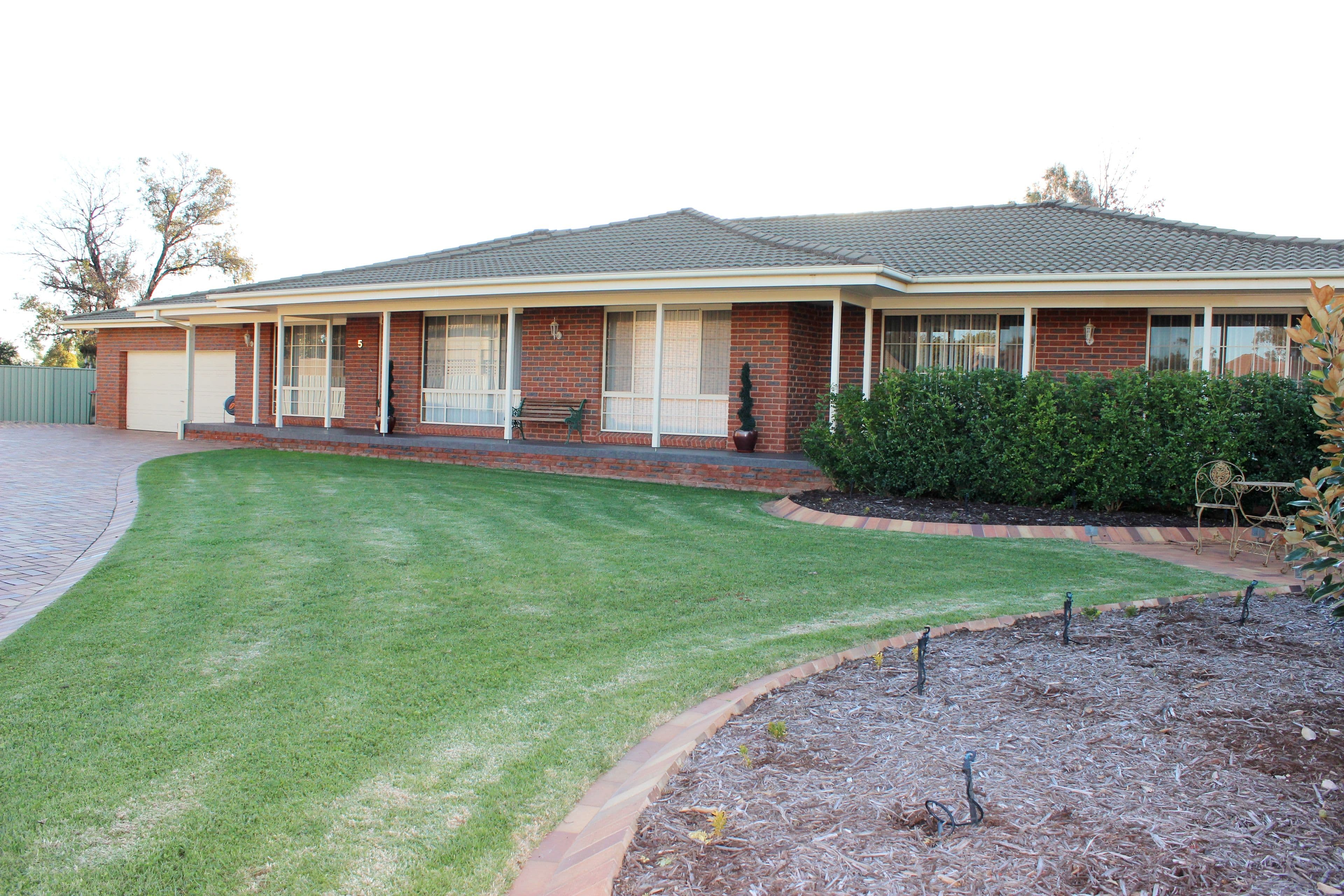5 Dowell Place, Griffith - Image 1