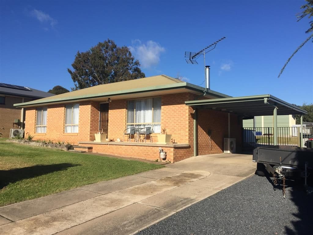 11 Bottlebrush Drive, Tumut - Image 1