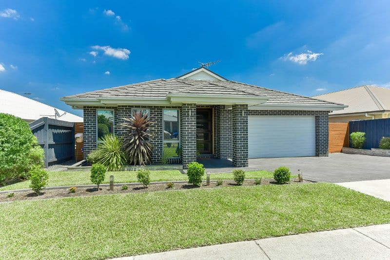 7 Plymouth Boulevard, Spring Farm - Image 1