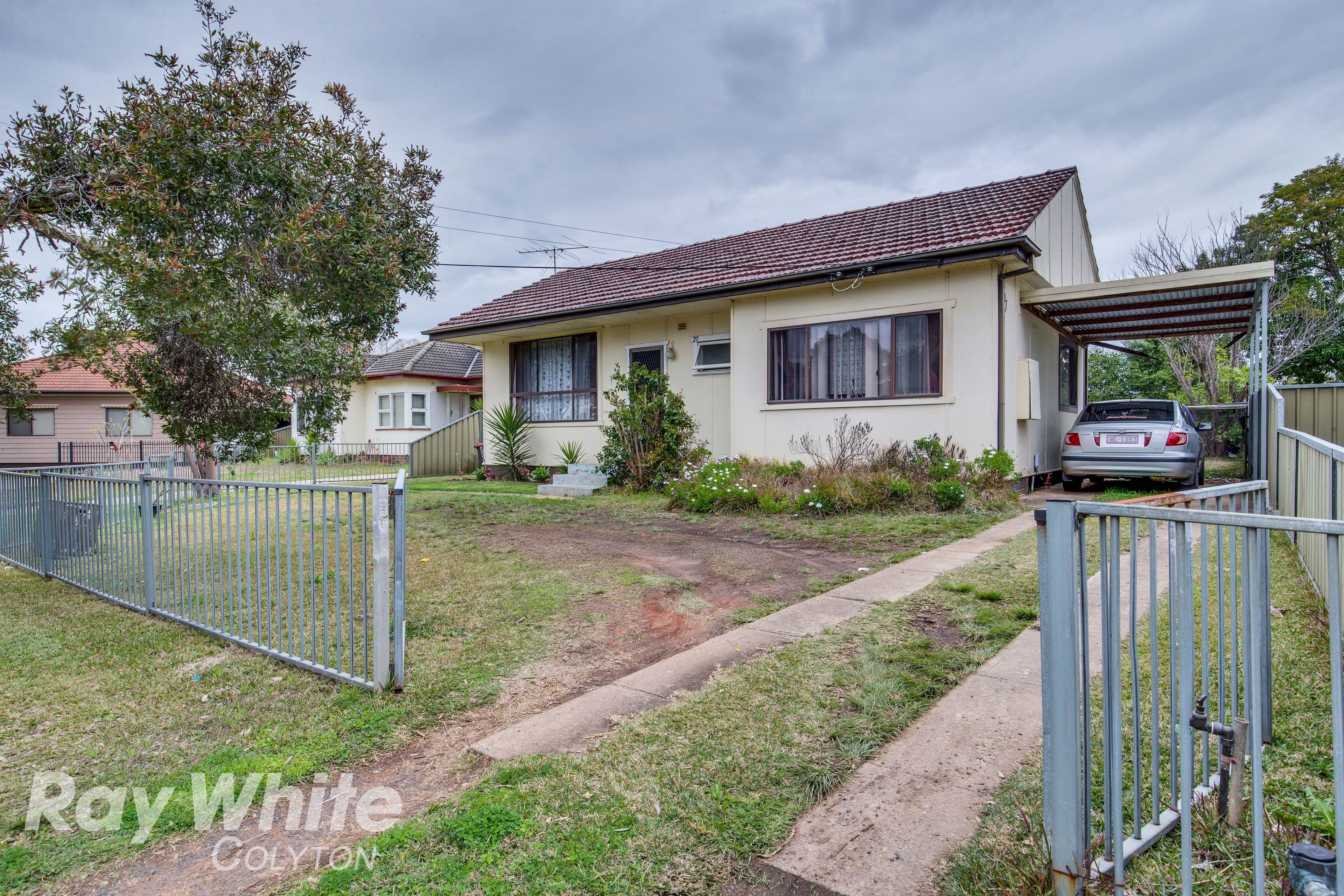 27 Dan Crescent, Colyton - Image 1