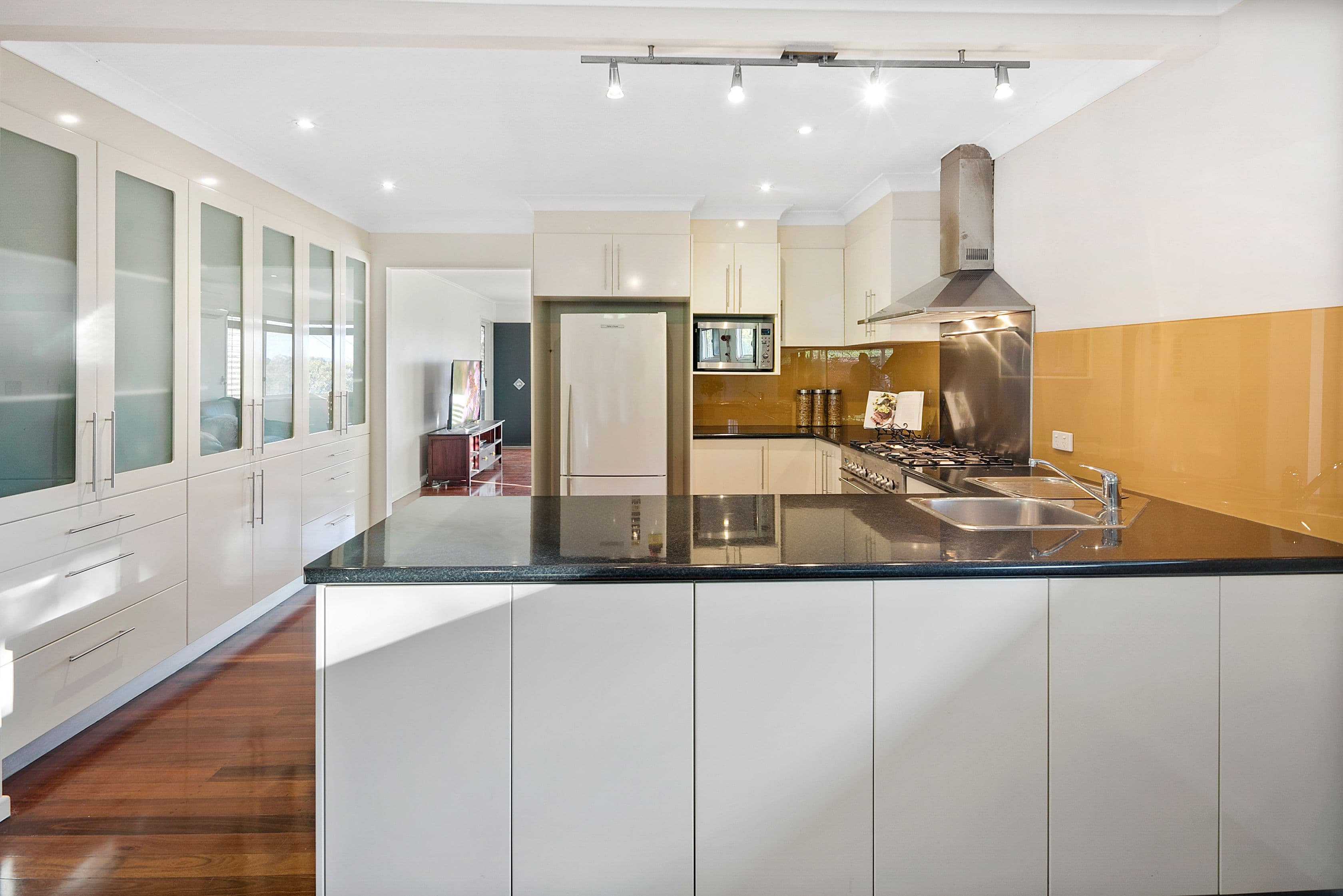 39 Hannam Street, Wynnum QLD 4178, Wynnum - Image 1