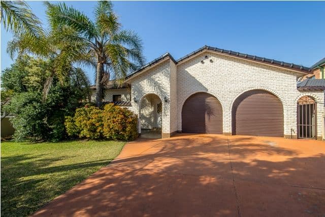 25 Tallowood Crescent, BOSSLEY PARK NSW 2176, Bossley Park - Image 1