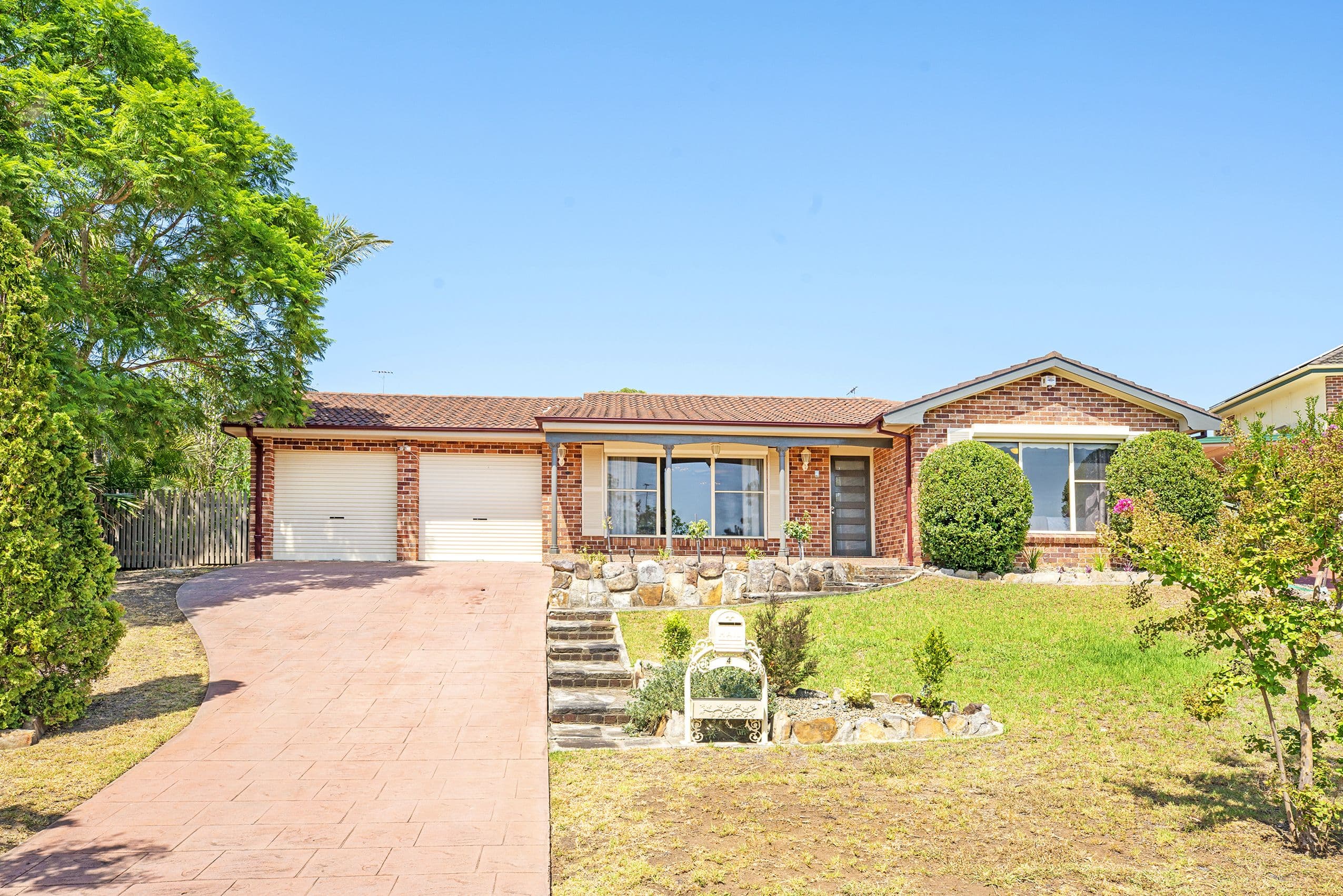 4 Ernstine Hill Close, Glenmore Park - Image 1