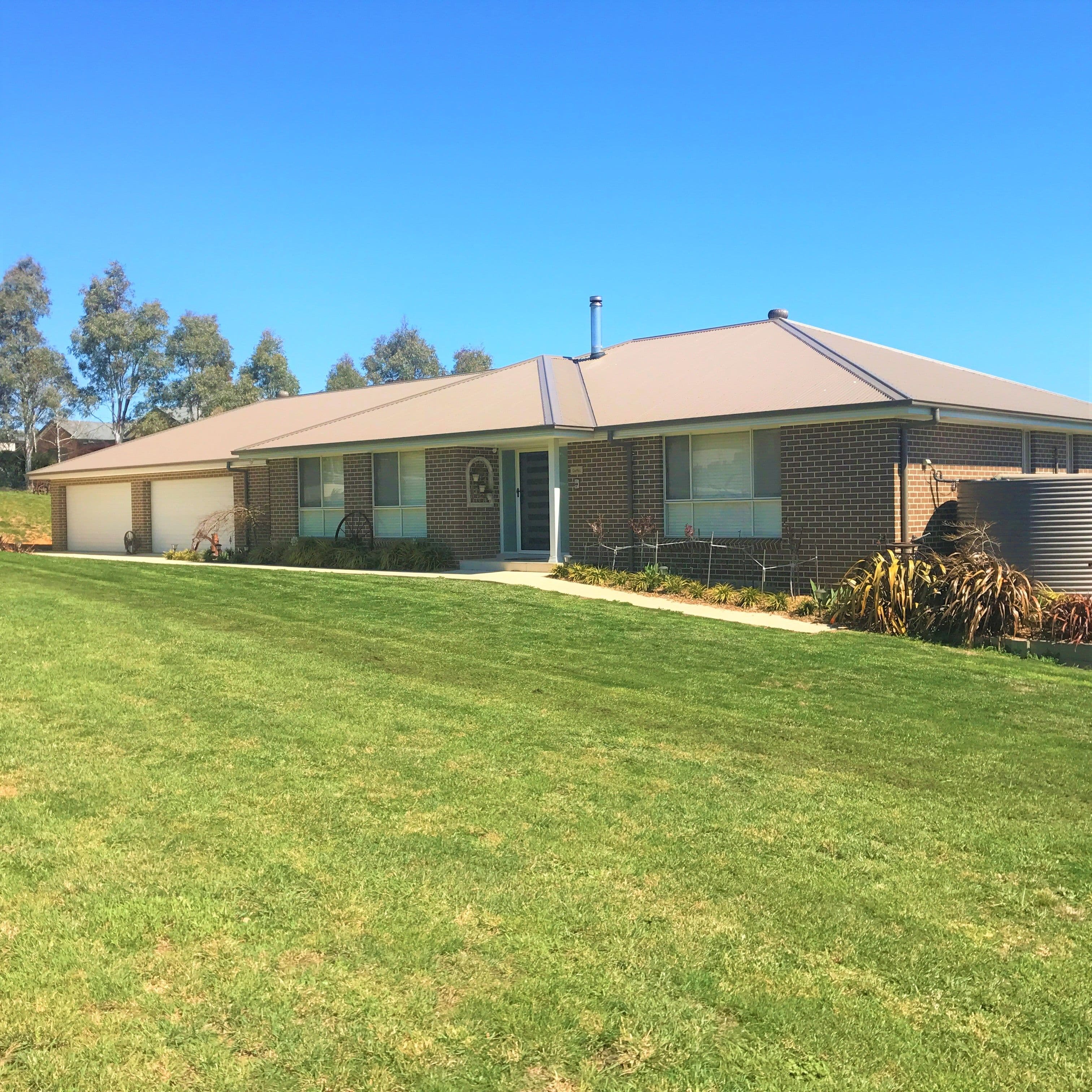2 Barry Place, Crookwell - Image 1