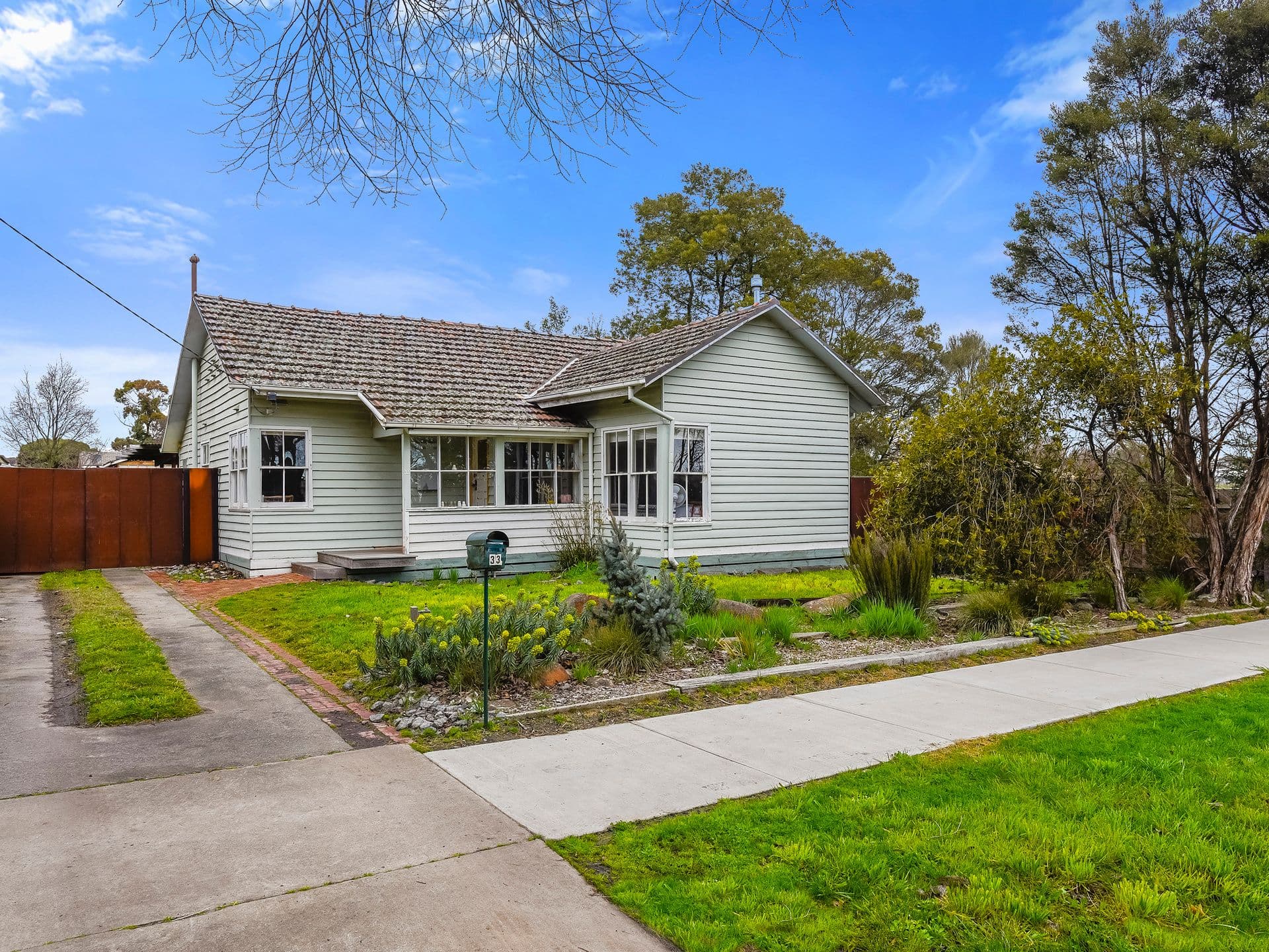 33 Beauchamp Street, Kyneton VIC 3444, Kyneton - Image 1