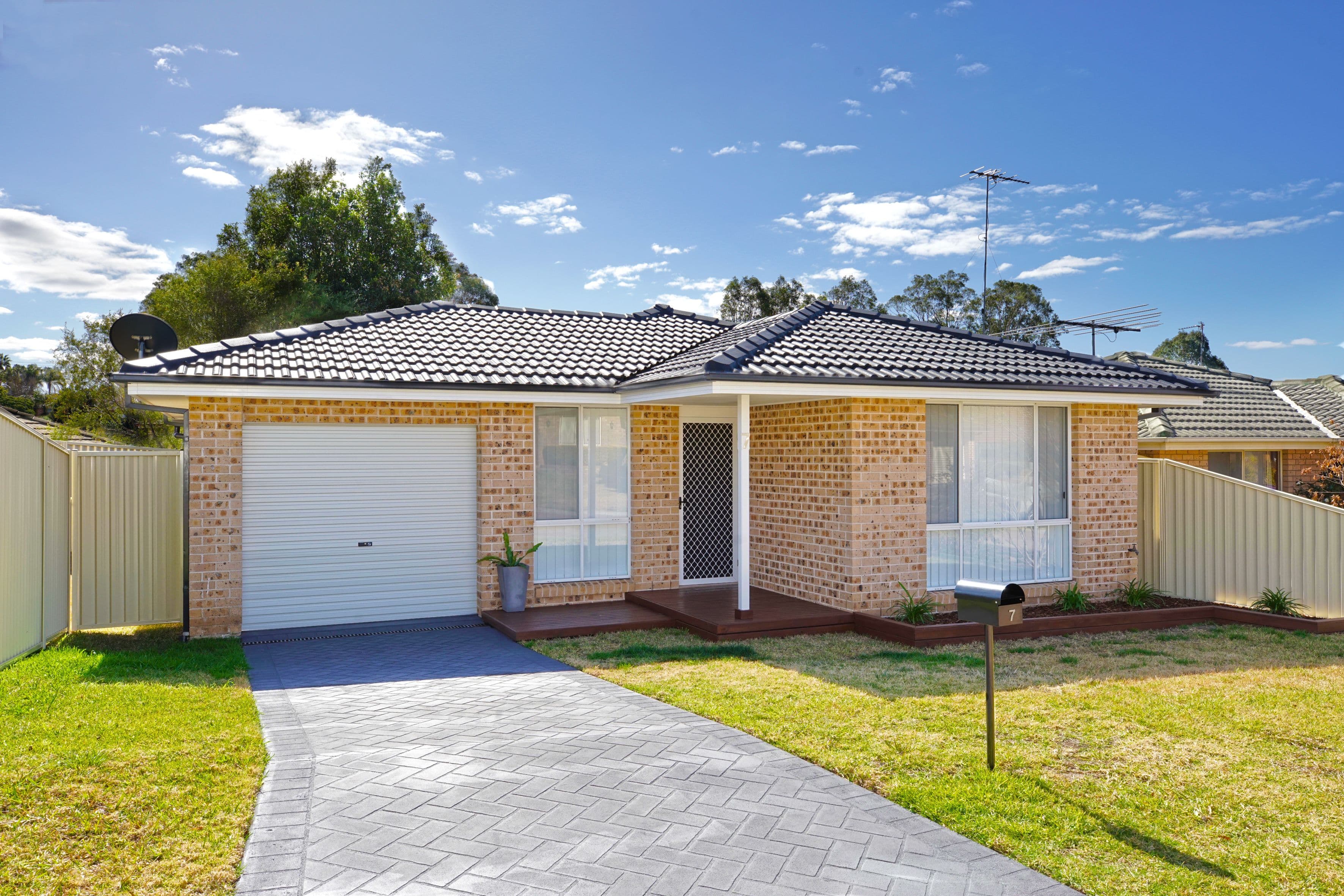 7 Spinosa Place, Glenmore Park - Image 1