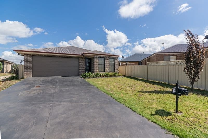 19 Onyx Place, Orange - Image 1