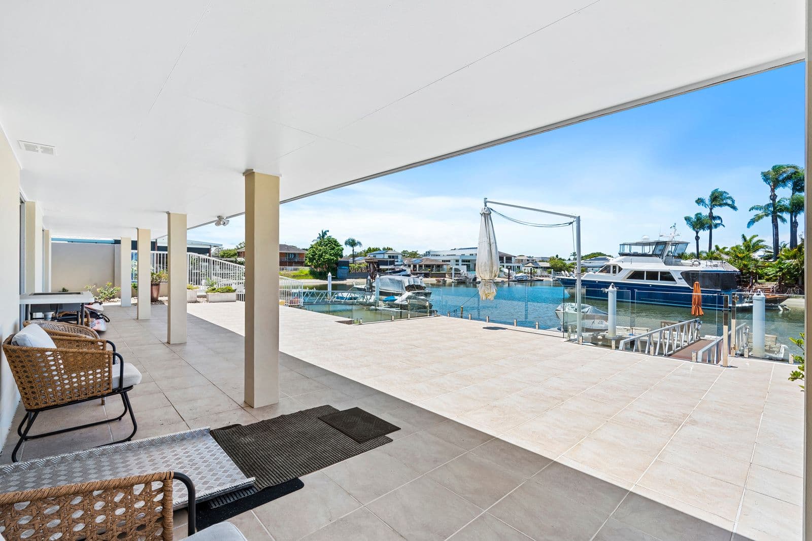 10 Dobell Avenue, Paradise Point QLD 4216, Paradise Point - Image 1