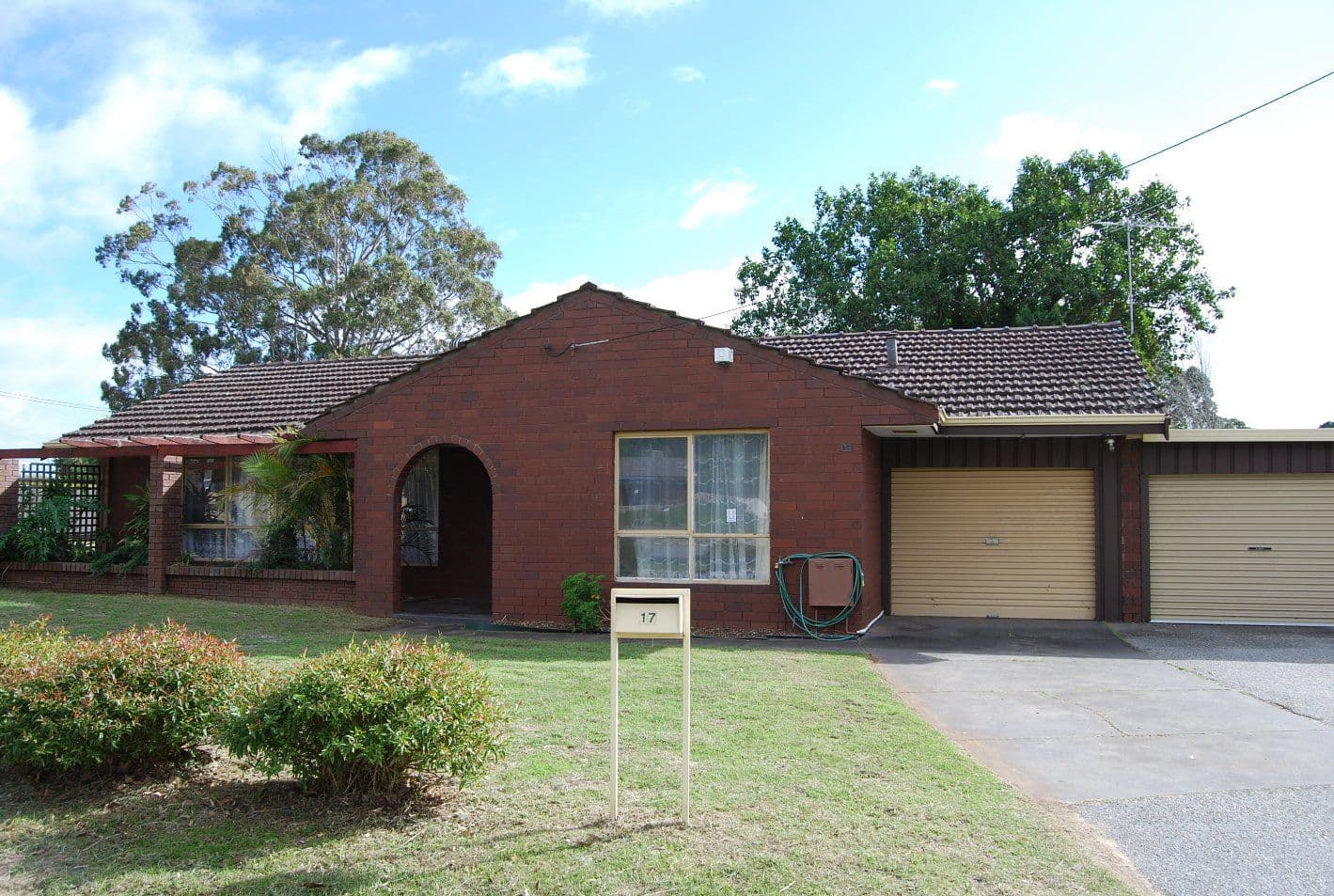 17 Banksia Road, CAMILLO WA 6111, Camillo - Image 1