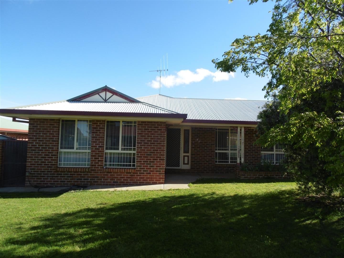 8 Thomas Tom Crescent, Parkes - Image 1