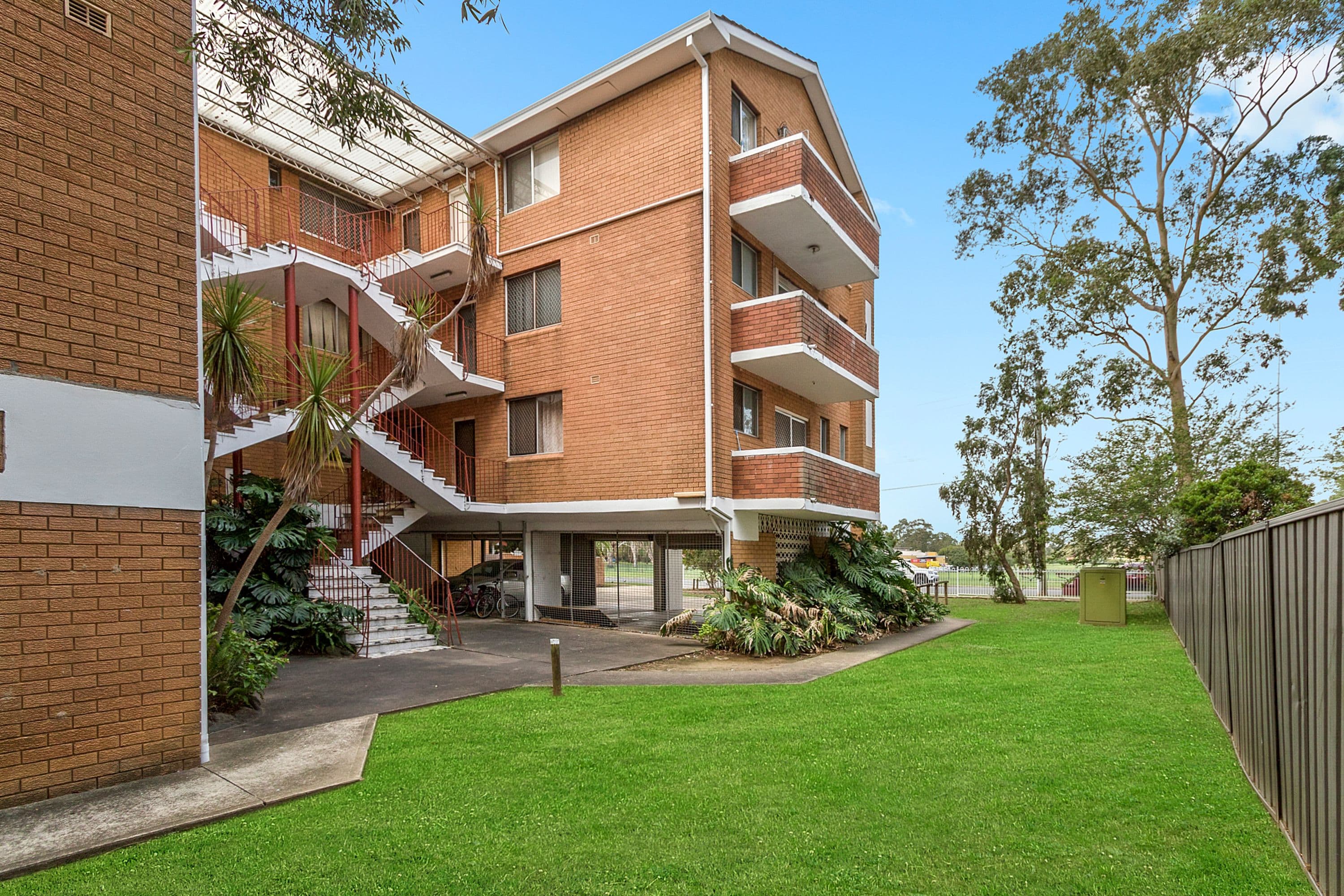 15 First Street, Kingswood - Image 1
