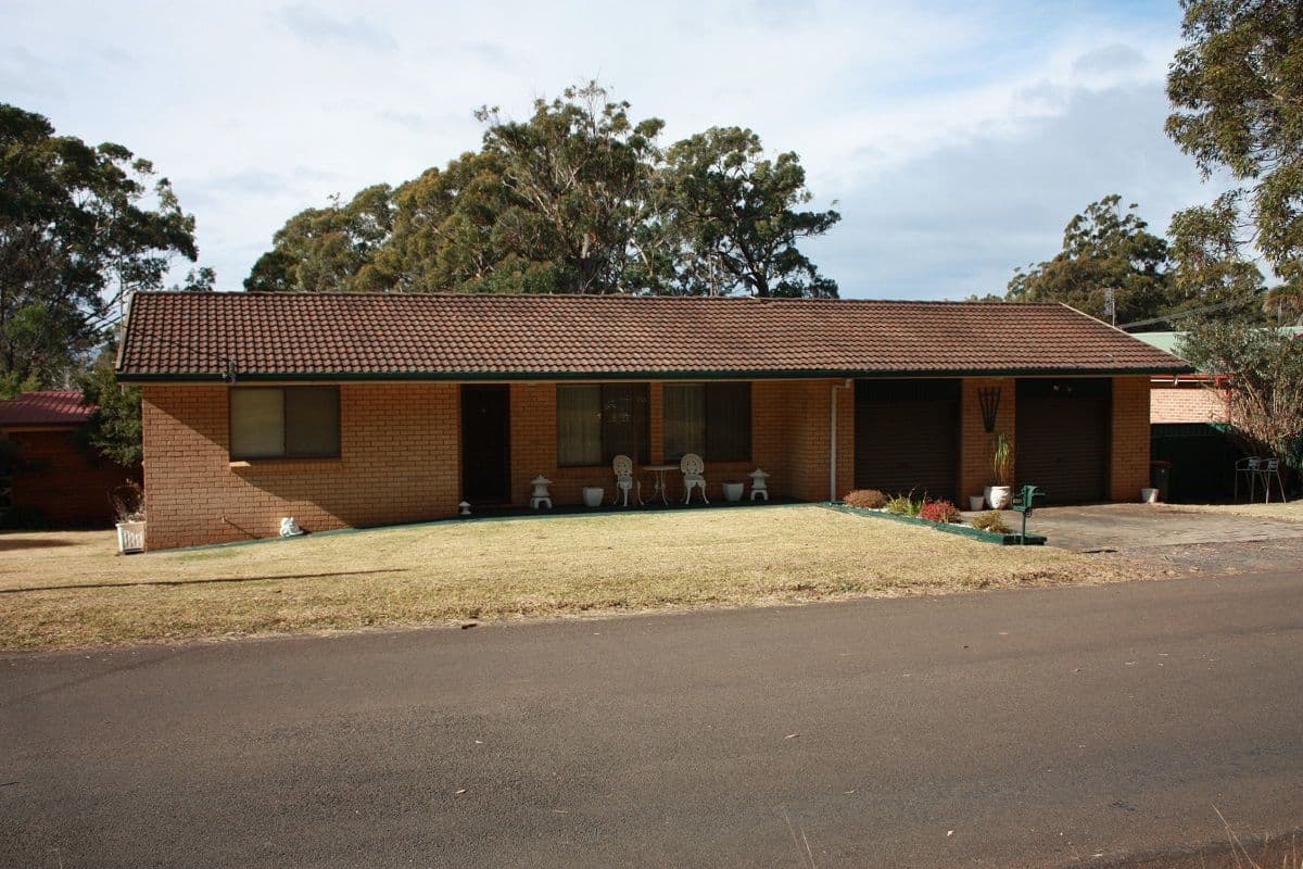 281 Sunset Strip, Manyana - Image 1