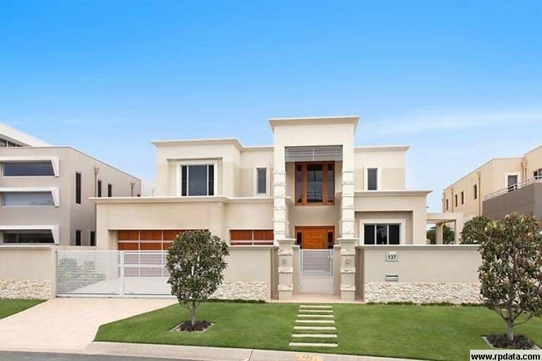 137 Sir Bruce Small Boulevard, BENOWA WATERS QLD 4217, Benowa - Image 1