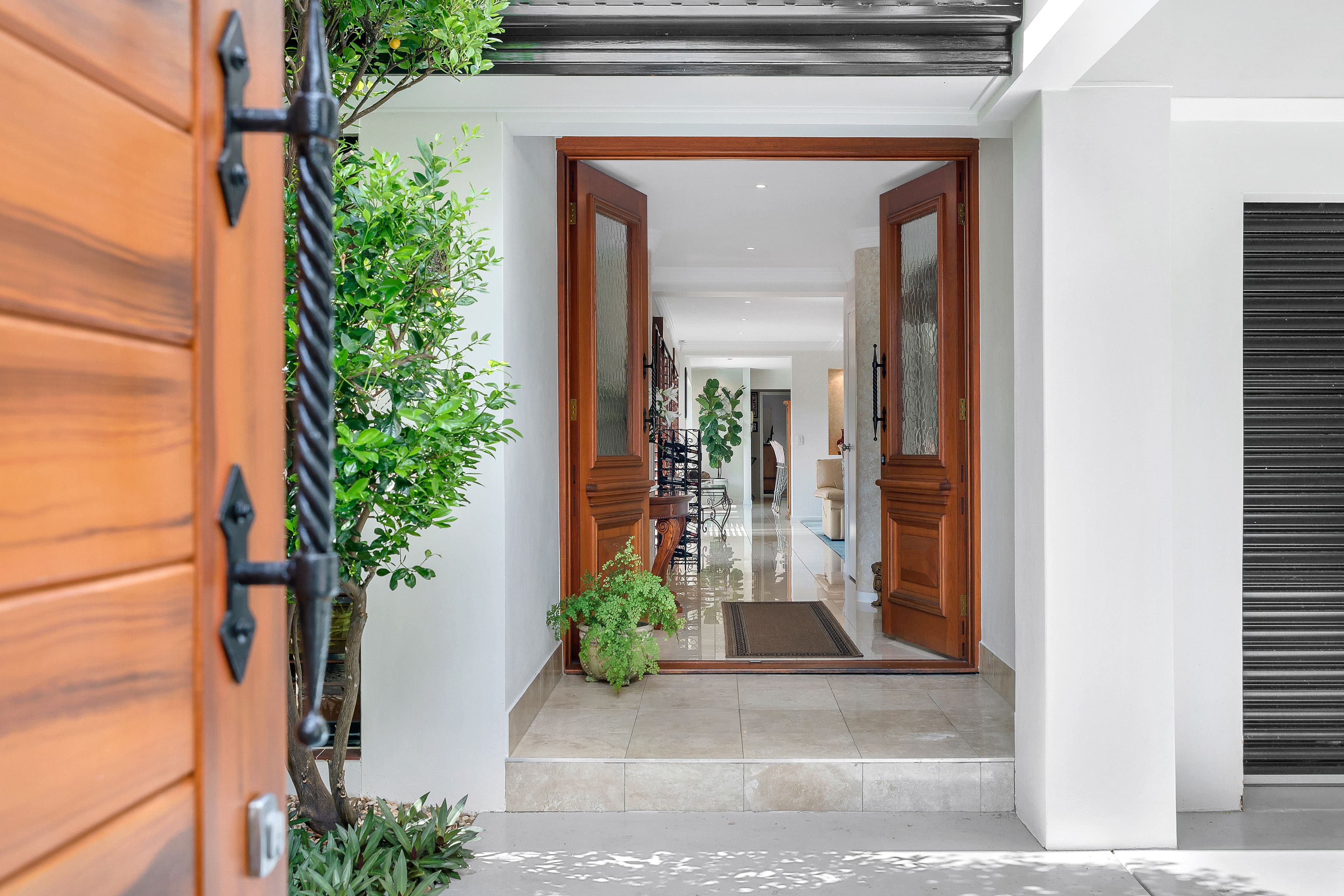 16 The Corso, Isle Of Capri QLD 4217, Isle Of Capri - Image 1