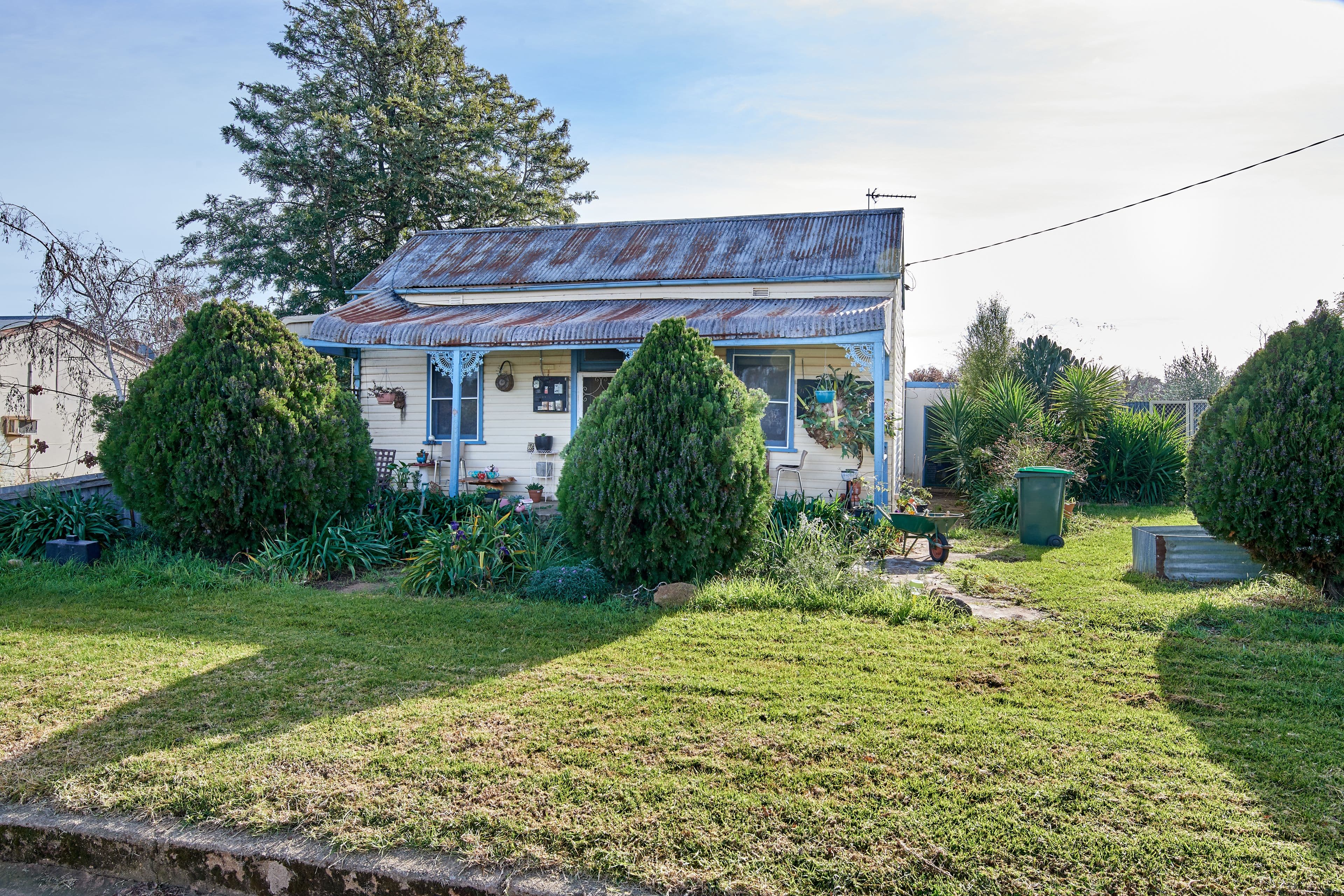25 Regent Street, Junee NSW 2663, Junee - Image 1