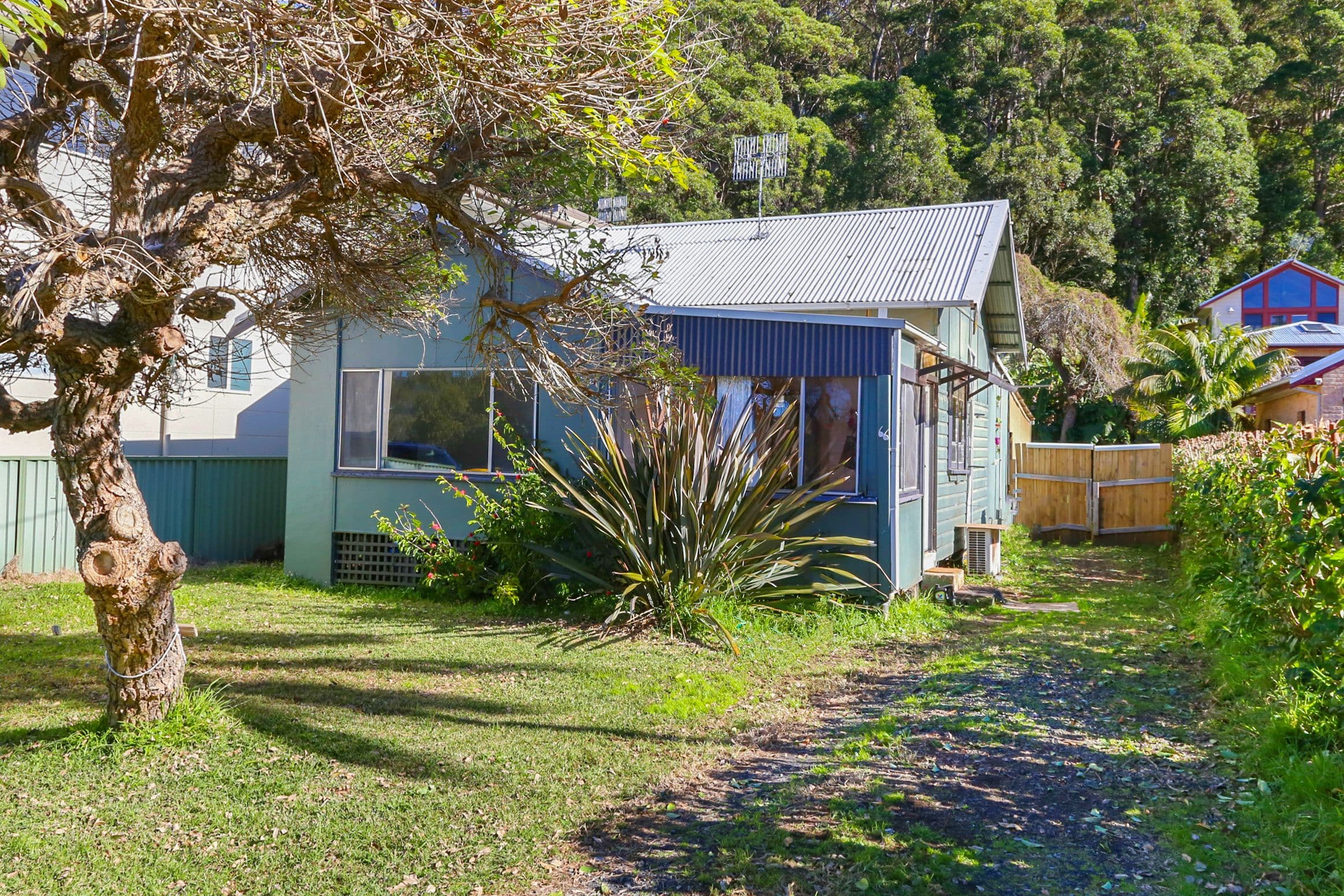 66 Henderson Road, Saratoga - Image 1