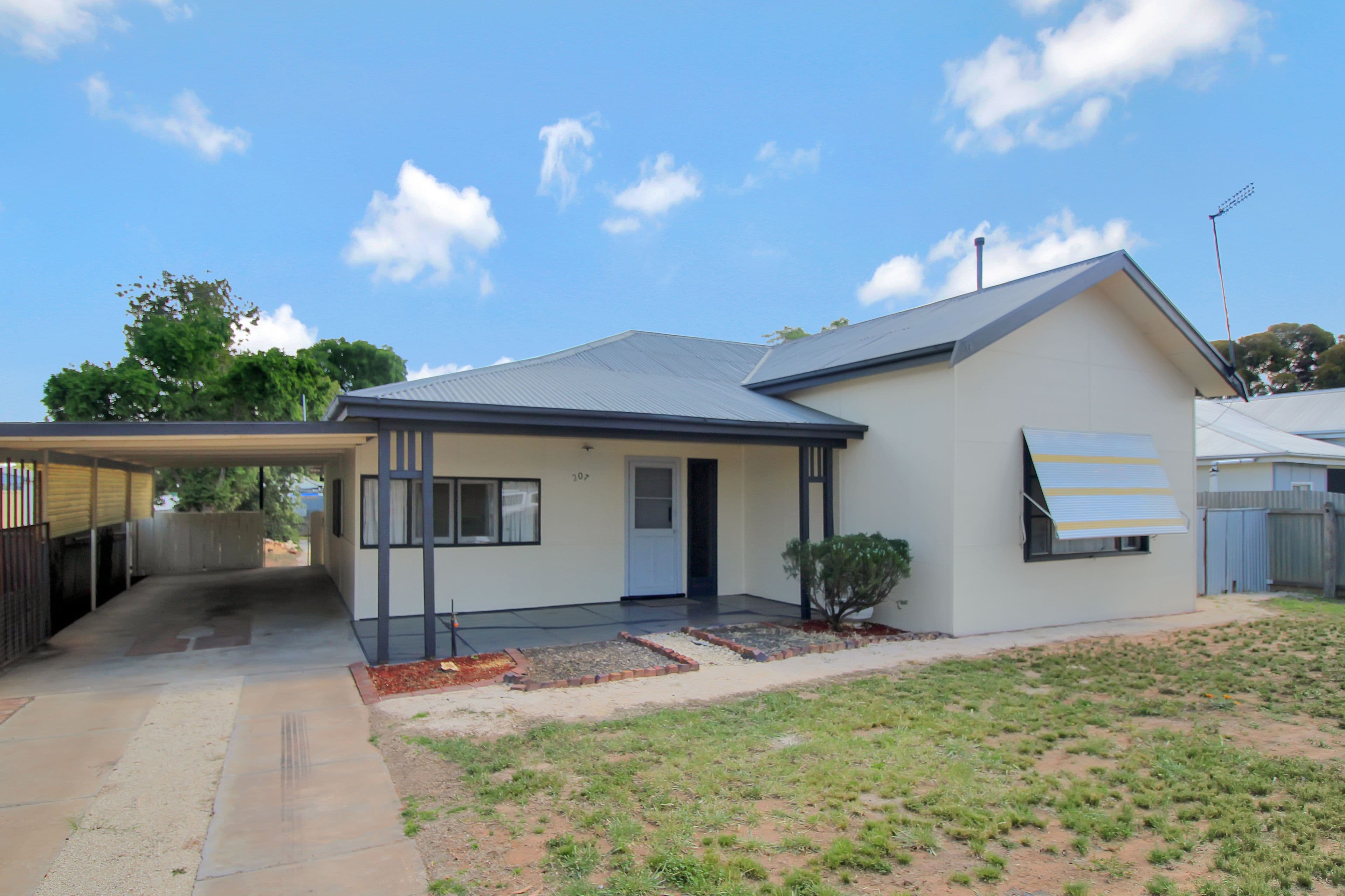 207 Sixteenth Street, Renmark SA 5341, Renmark - Image 1