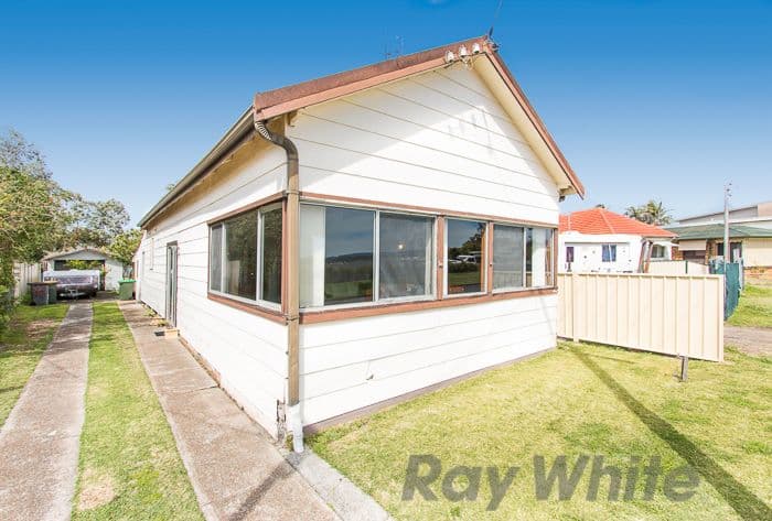 28 Village Bay Close, Marks Point - Image 1